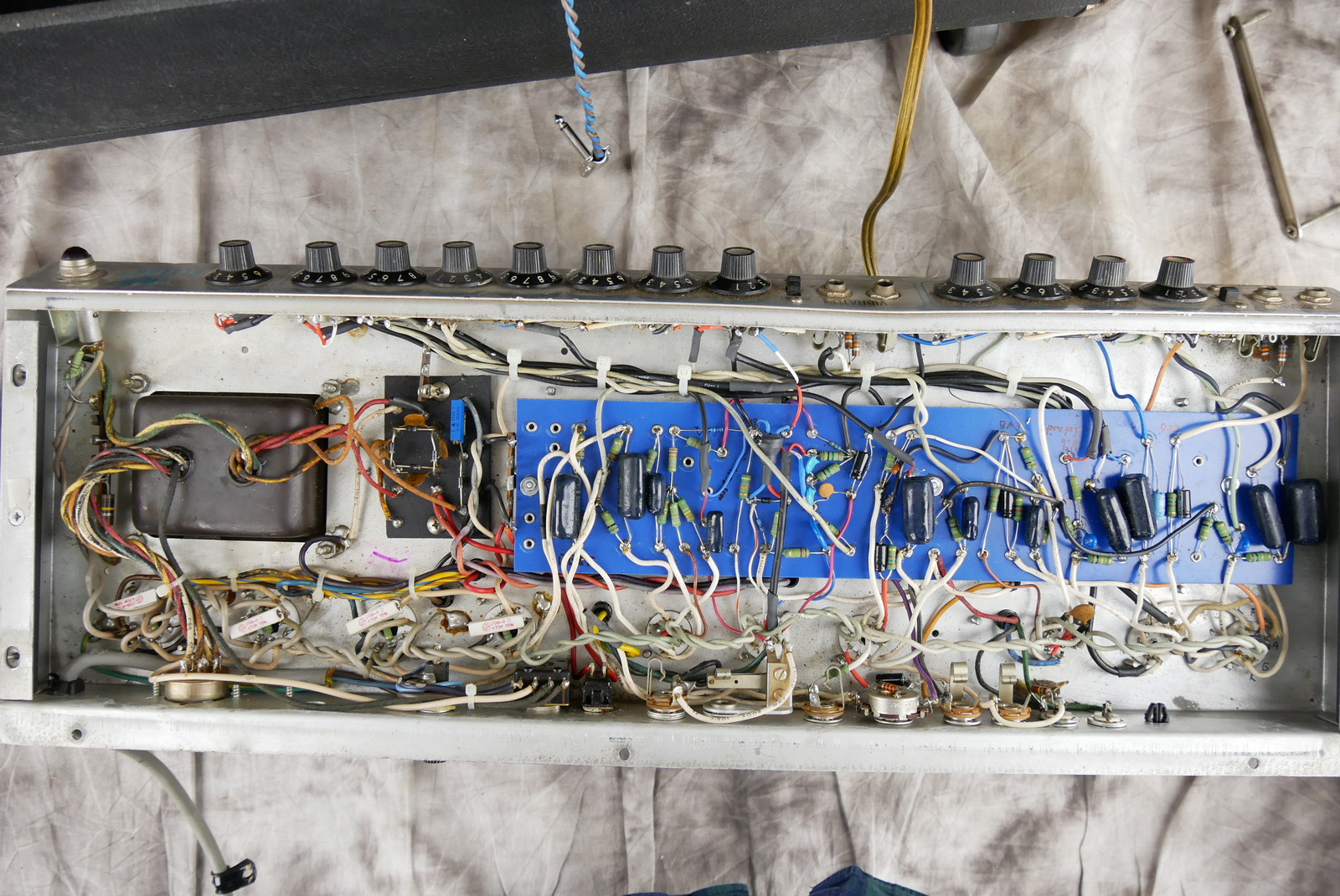 img/vintage/5412/Fender_Twin_Reverb_black_USA_1978-019.JPG
