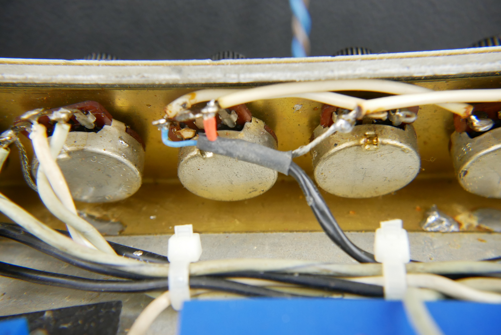 img/vintage/5412/Fender_Twin_Reverb_black_USA_1978-024.JPG