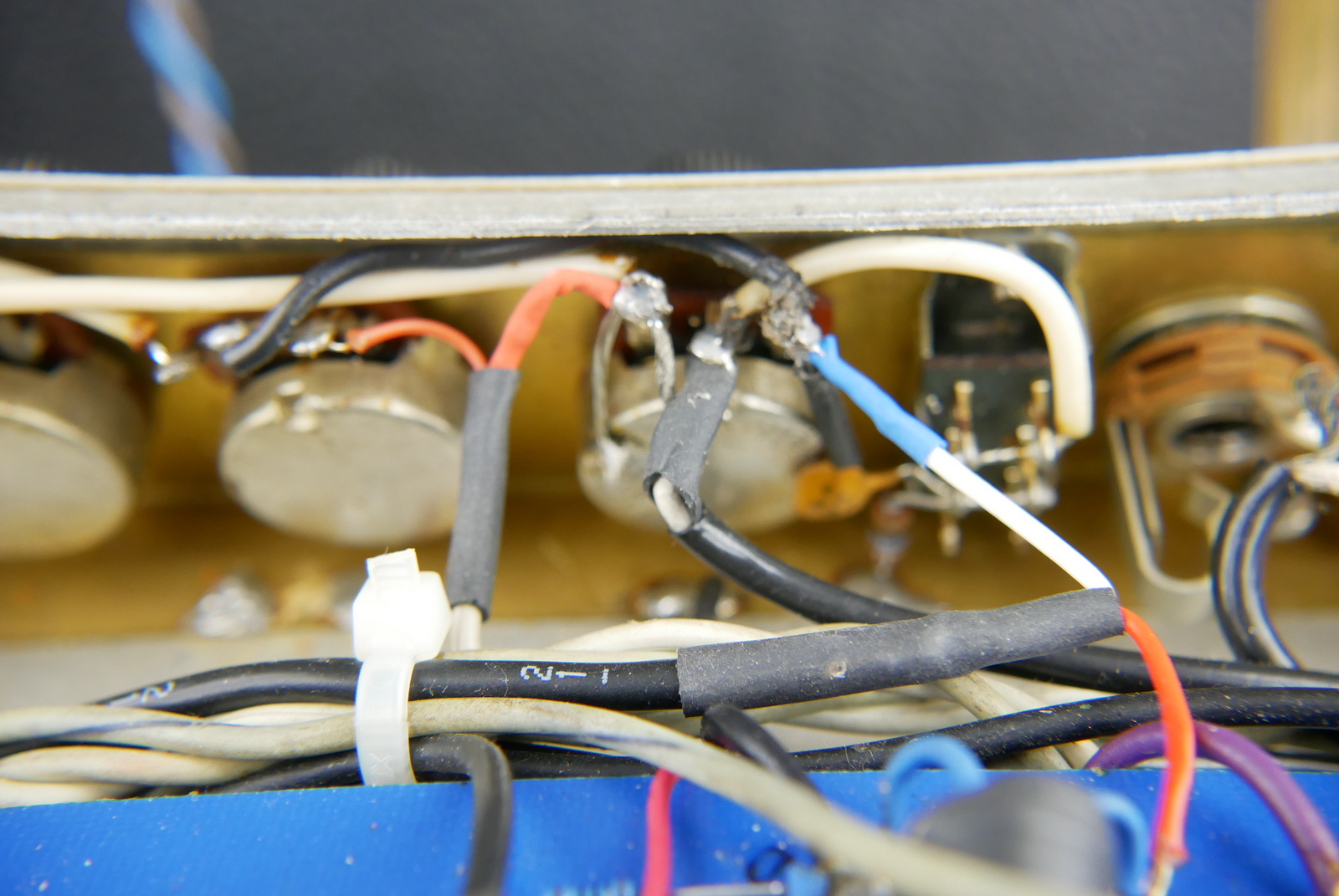 img/vintage/5412/Fender_Twin_Reverb_black_USA_1978-025.JPG