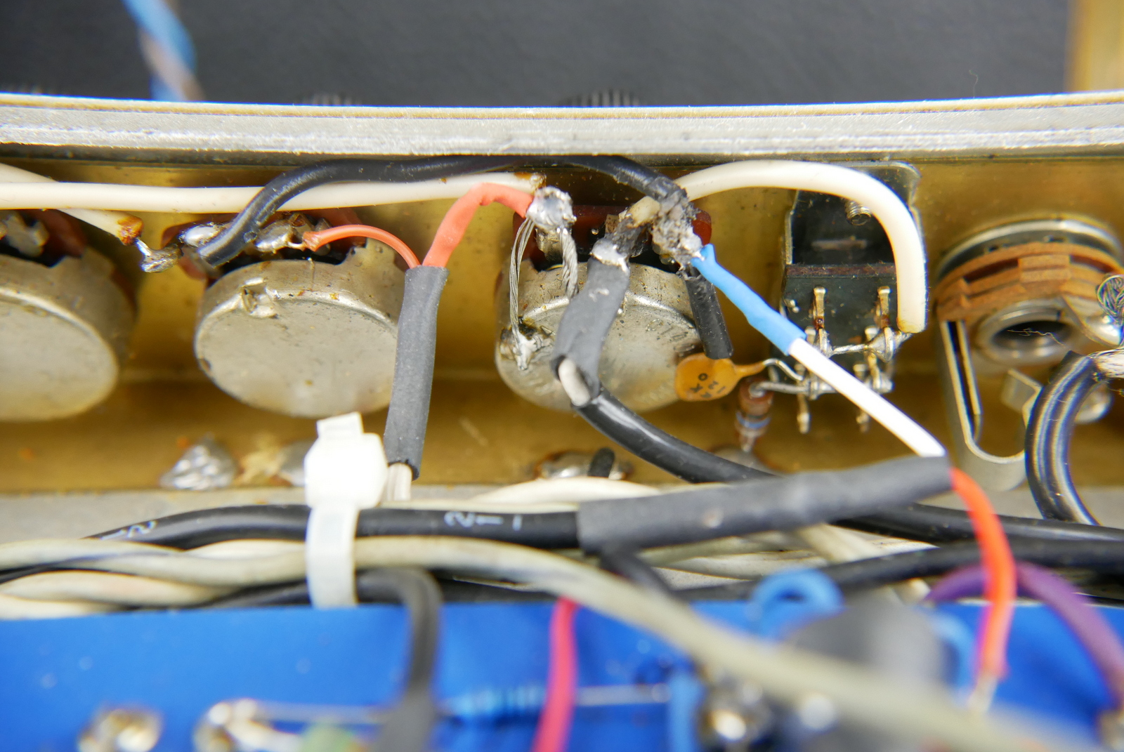 img/vintage/5412/Fender_Twin_Reverb_black_USA_1978-026.JPG