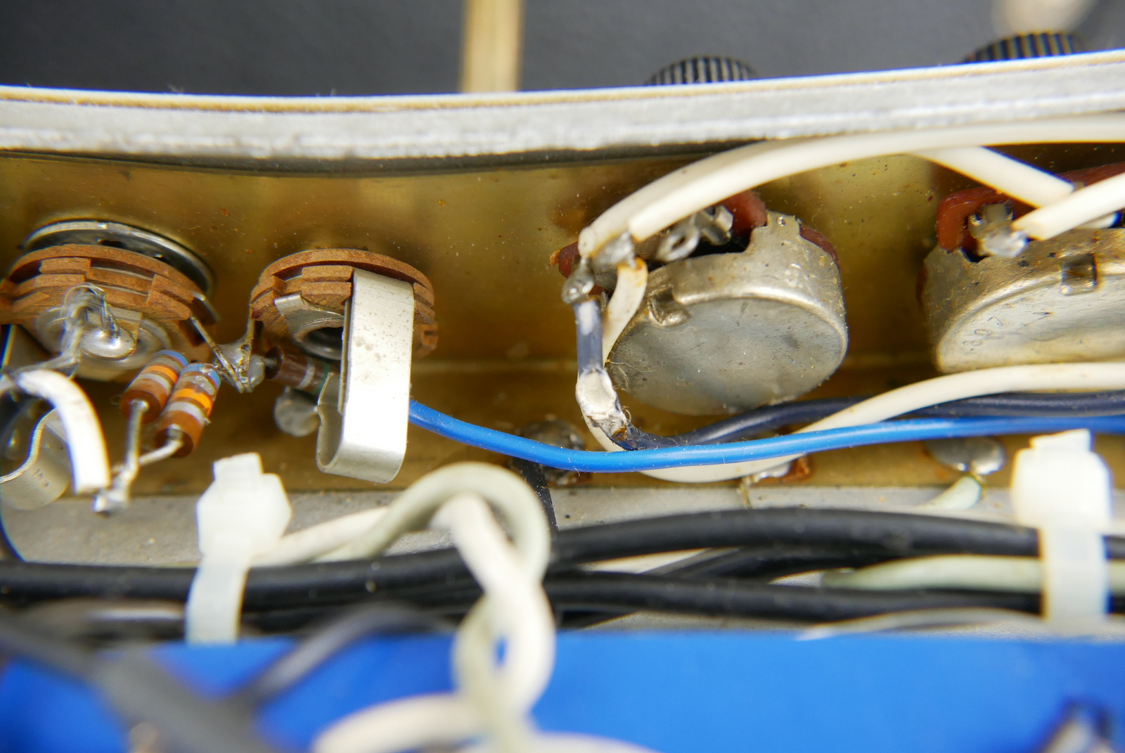 img/vintage/5412/Fender_Twin_Reverb_black_USA_1978-027.JPG