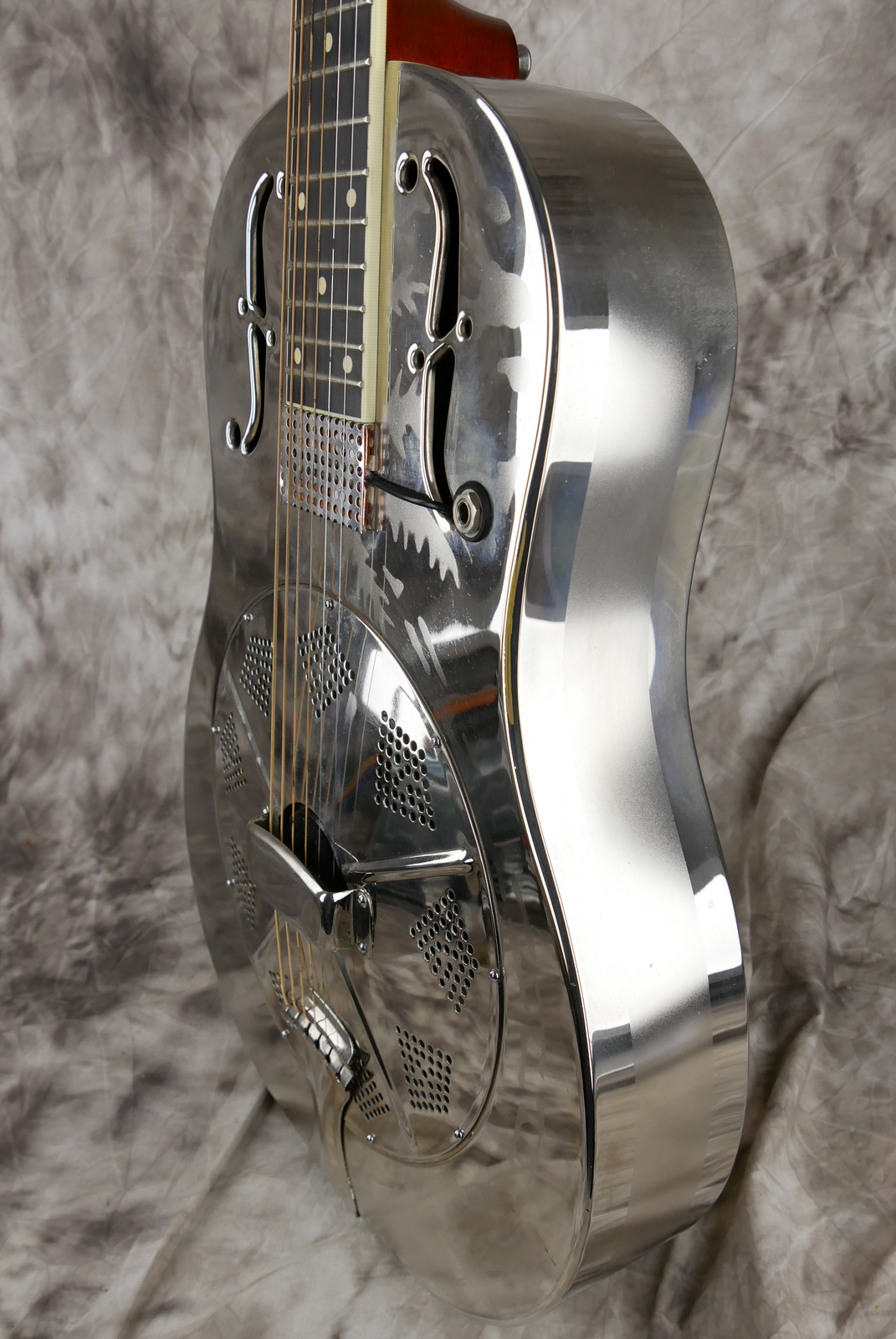 img/vintage/5416/National_Reso_Phonic_Style_0_nickel_plated_brass_body_USA_2004-006.JPG