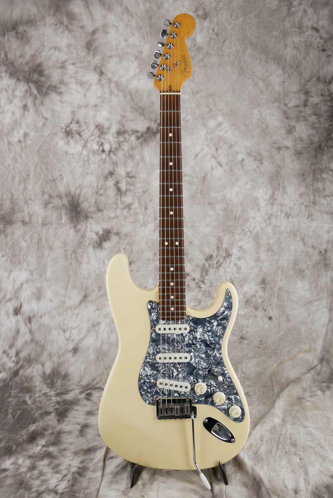img/vintage/5417/Fender_Stratocaster_AM_Standard_olympic_white_1995-001.JPG
