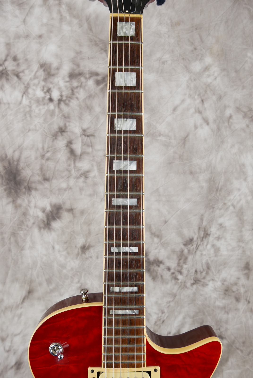 img/vintage/5420/Guild_Bluesbird_Bigsby_Lindy_Fralin_quilted_maple_top_cherry_sunburst_2003-011.JPG