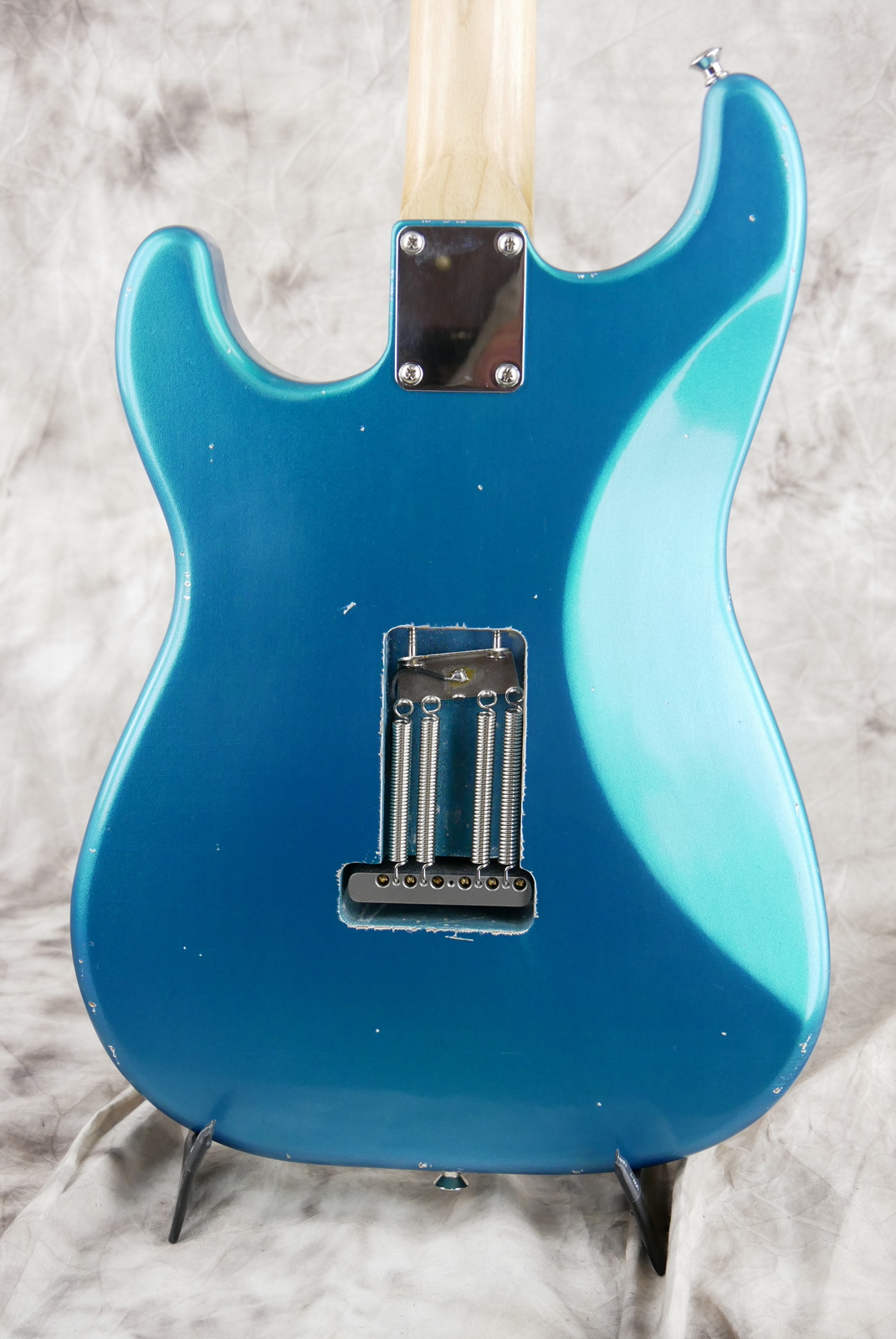 Waterslide_Stratocaster_type_Mojo_dual_foil_humbucker_ocean_turquoise_USA_2021-004.JPG