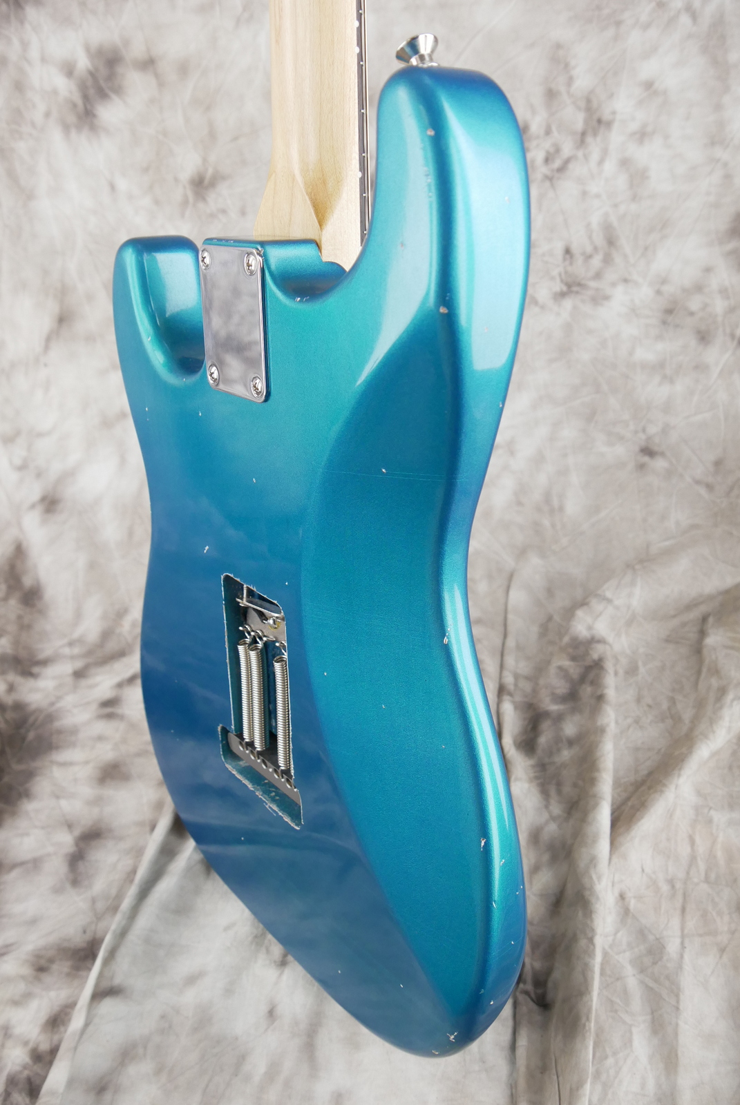 Waterslide_Stratocaster_type_Mojo_dual_foil_humbucker_ocean_turquoise_USA_2021-008.JPG