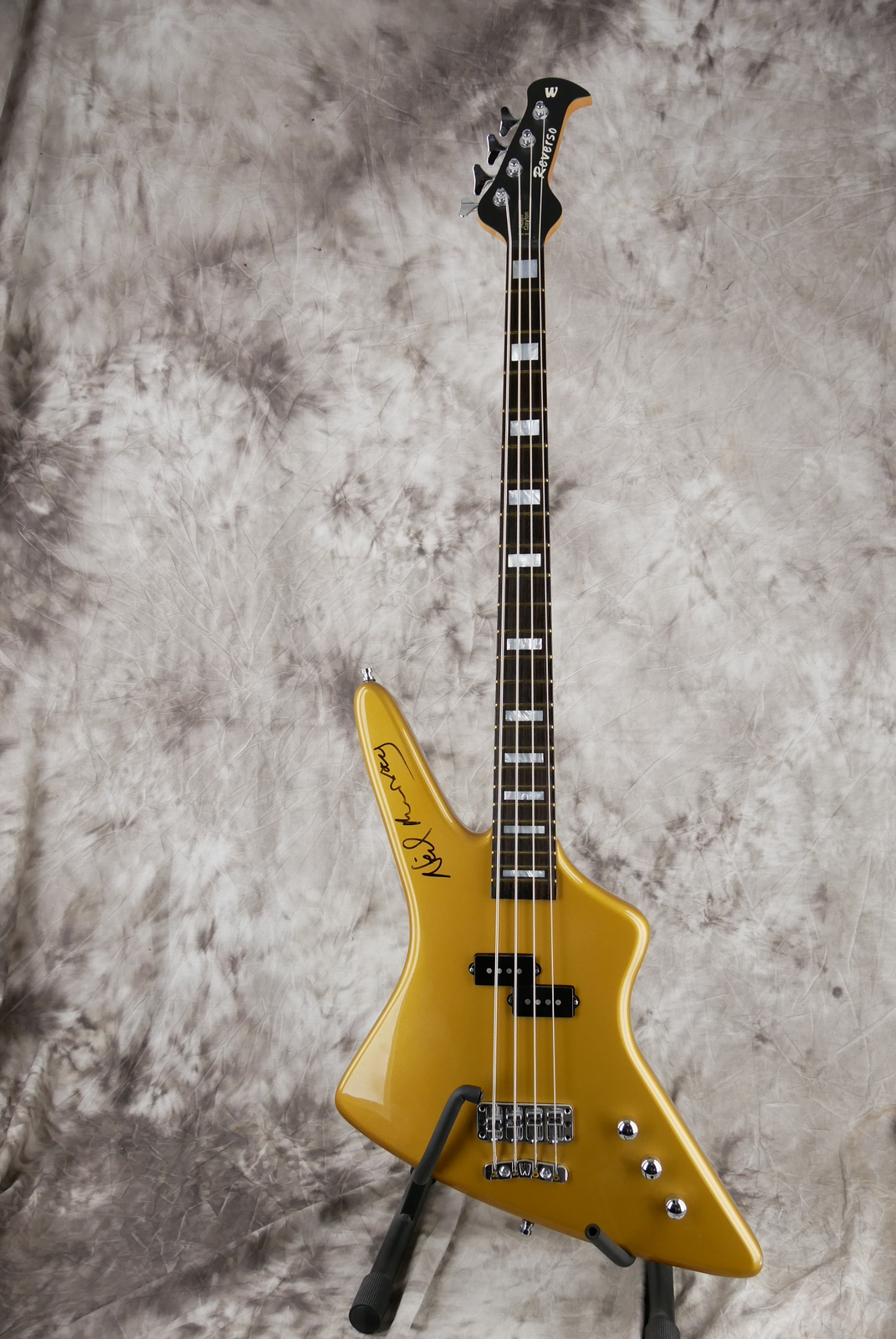 Warwick_Reverso_Adam_Clayton_signature_Korea_gold_2011-001.JPG