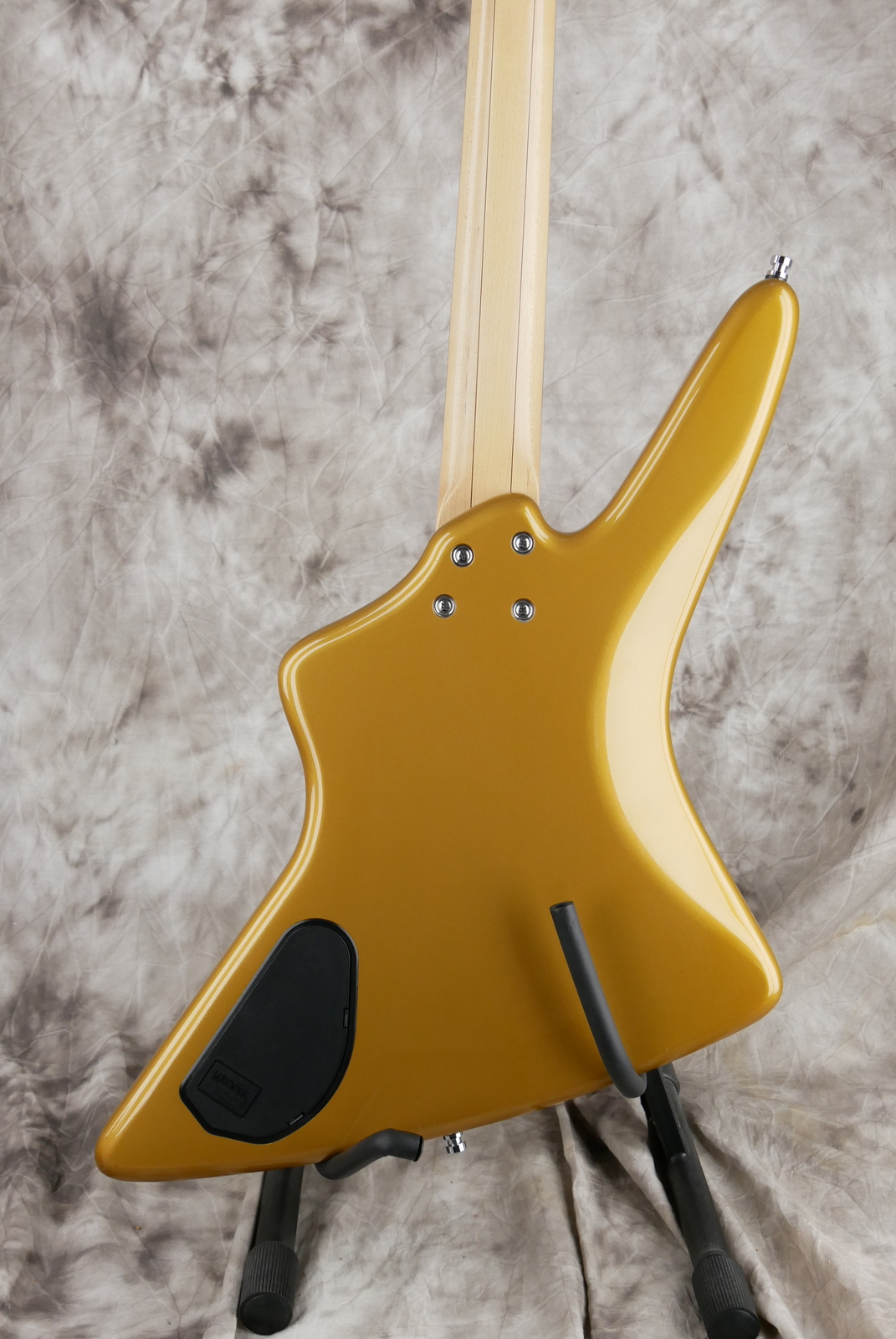 Warwick_Reverso_Adam_Clayton_signature_Korea_gold_2011-004.JPG