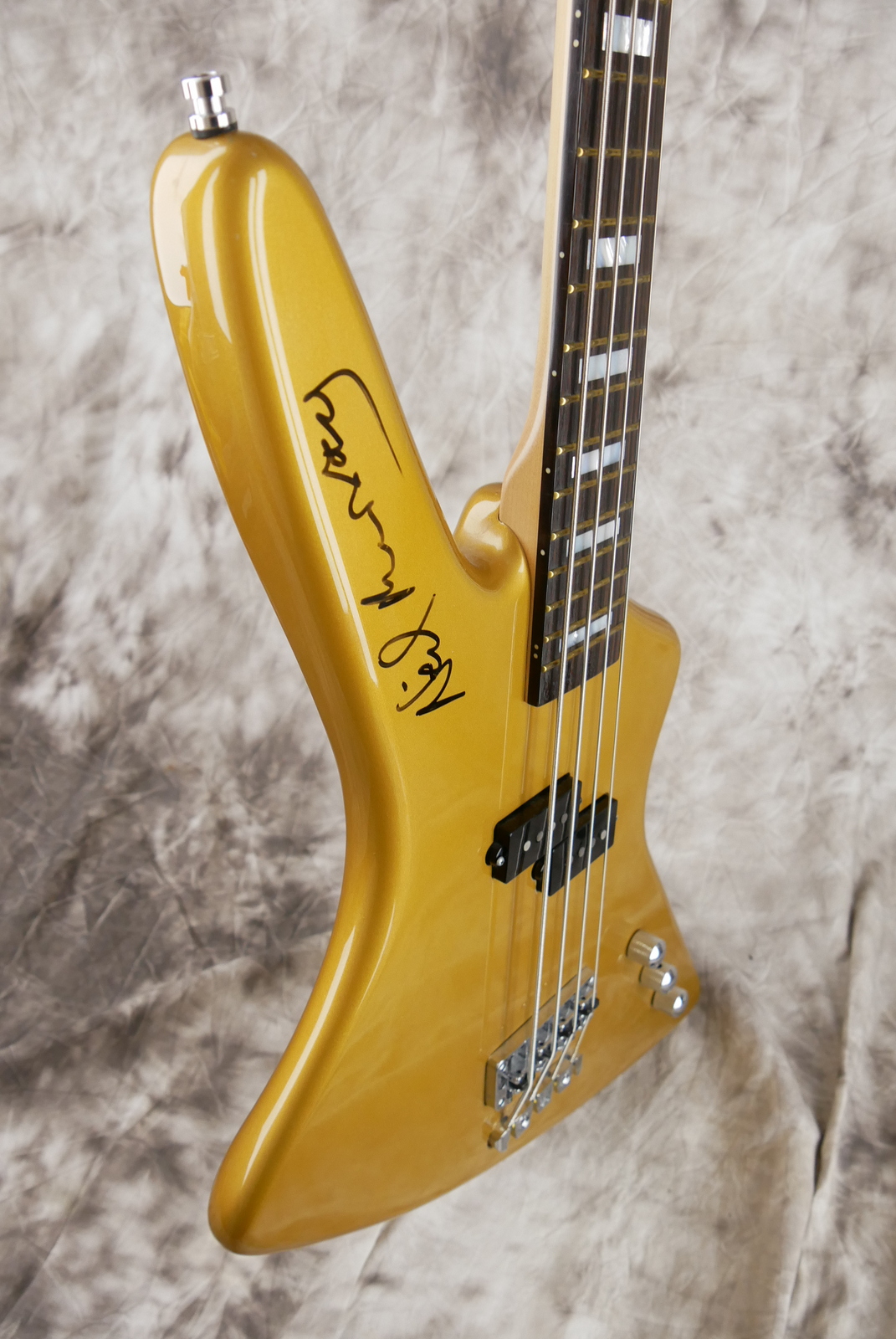 Warwick_Reverso_Adam_Clayton_signature_Korea_gold_2011-005.JPG