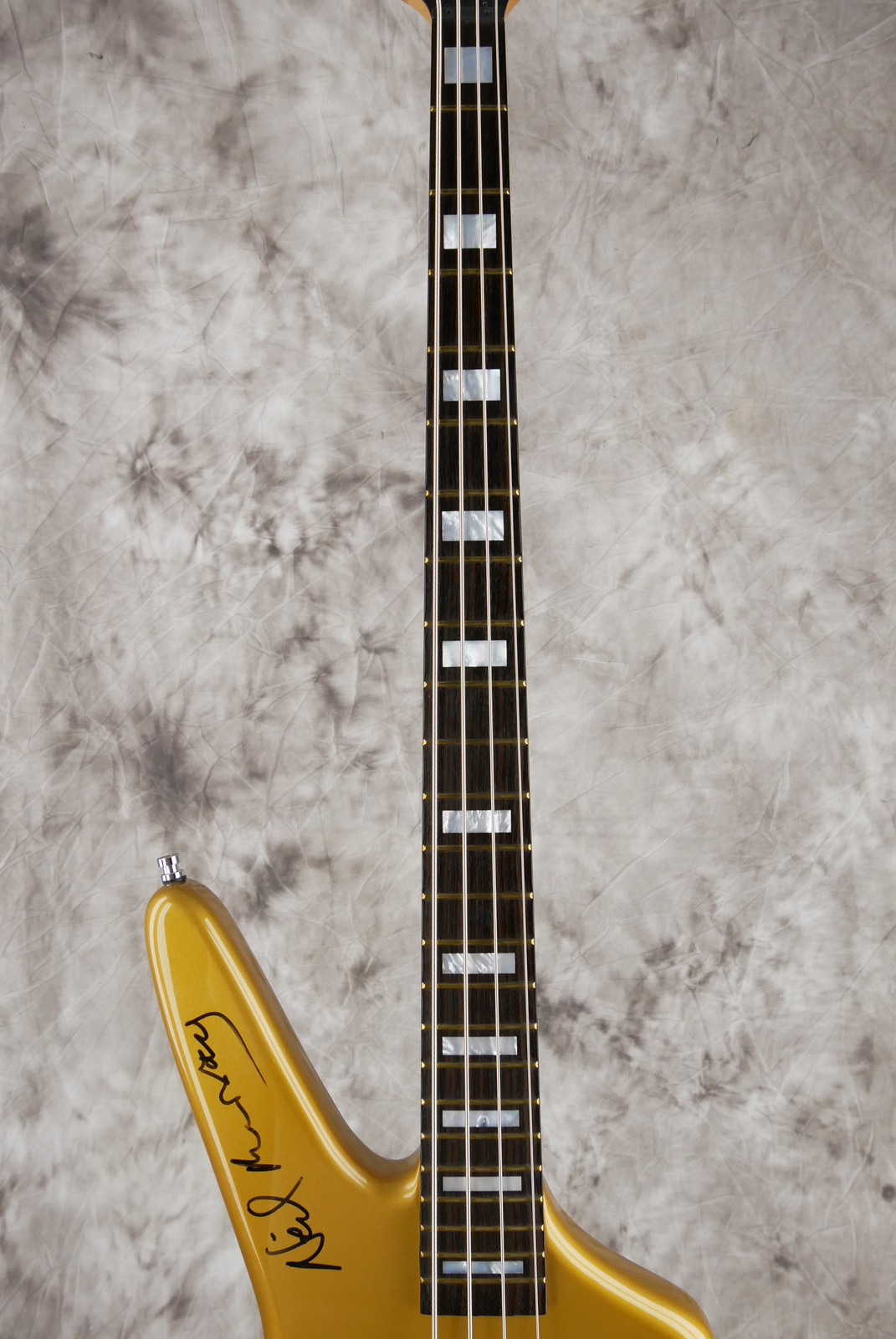 Warwick_Reverso_Adam_Clayton_signature_Korea_gold_2011-011.JPG