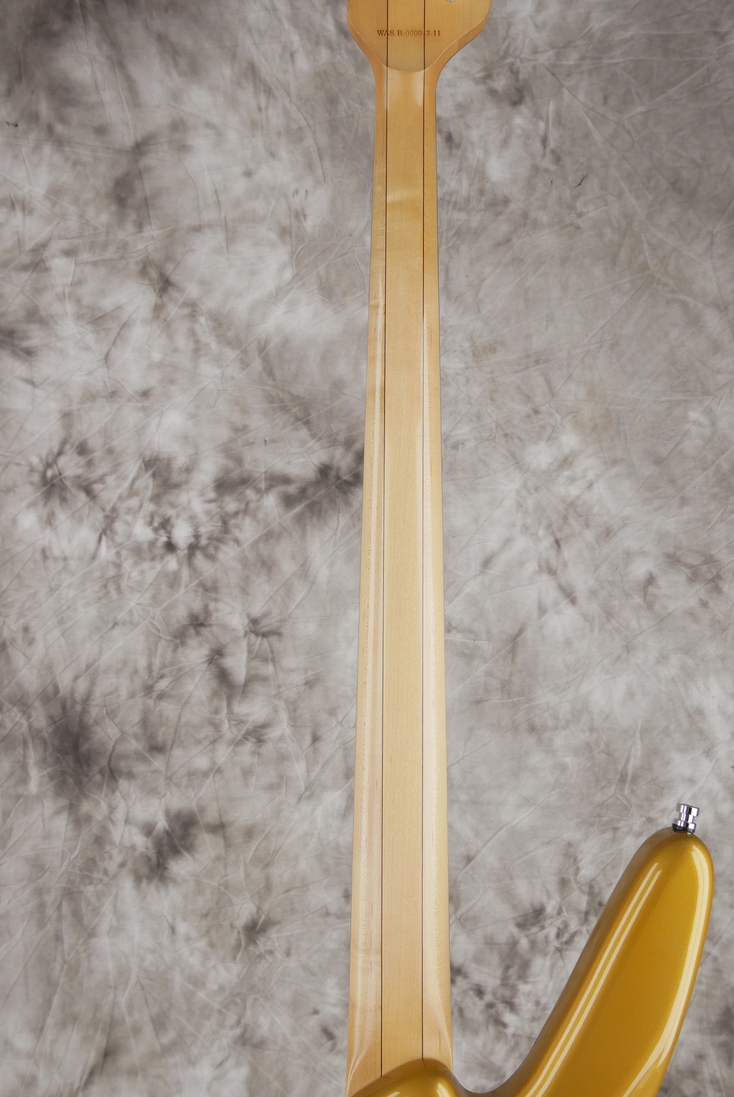 img/vintage/5424/Warwick_Reverso_Adam_Clayton_signature_Korea_gold_2011-012.JPG