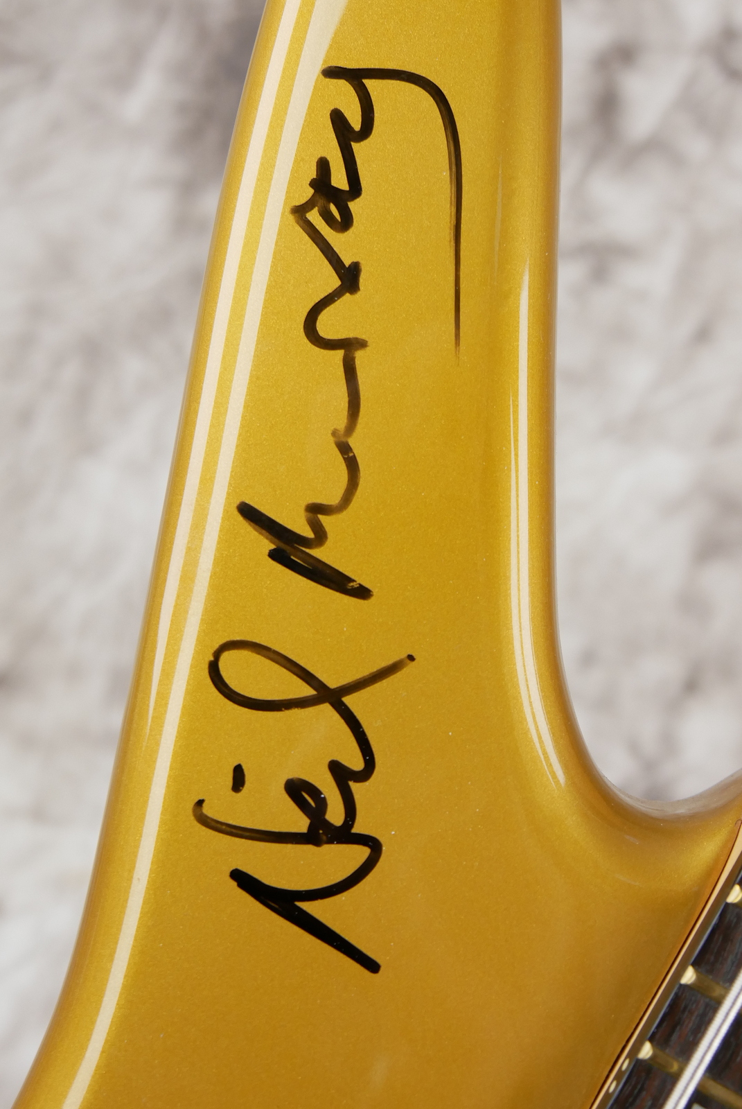 Warwick_Reverso_Adam_Clayton_signature_Korea_gold_2011-013.JPG