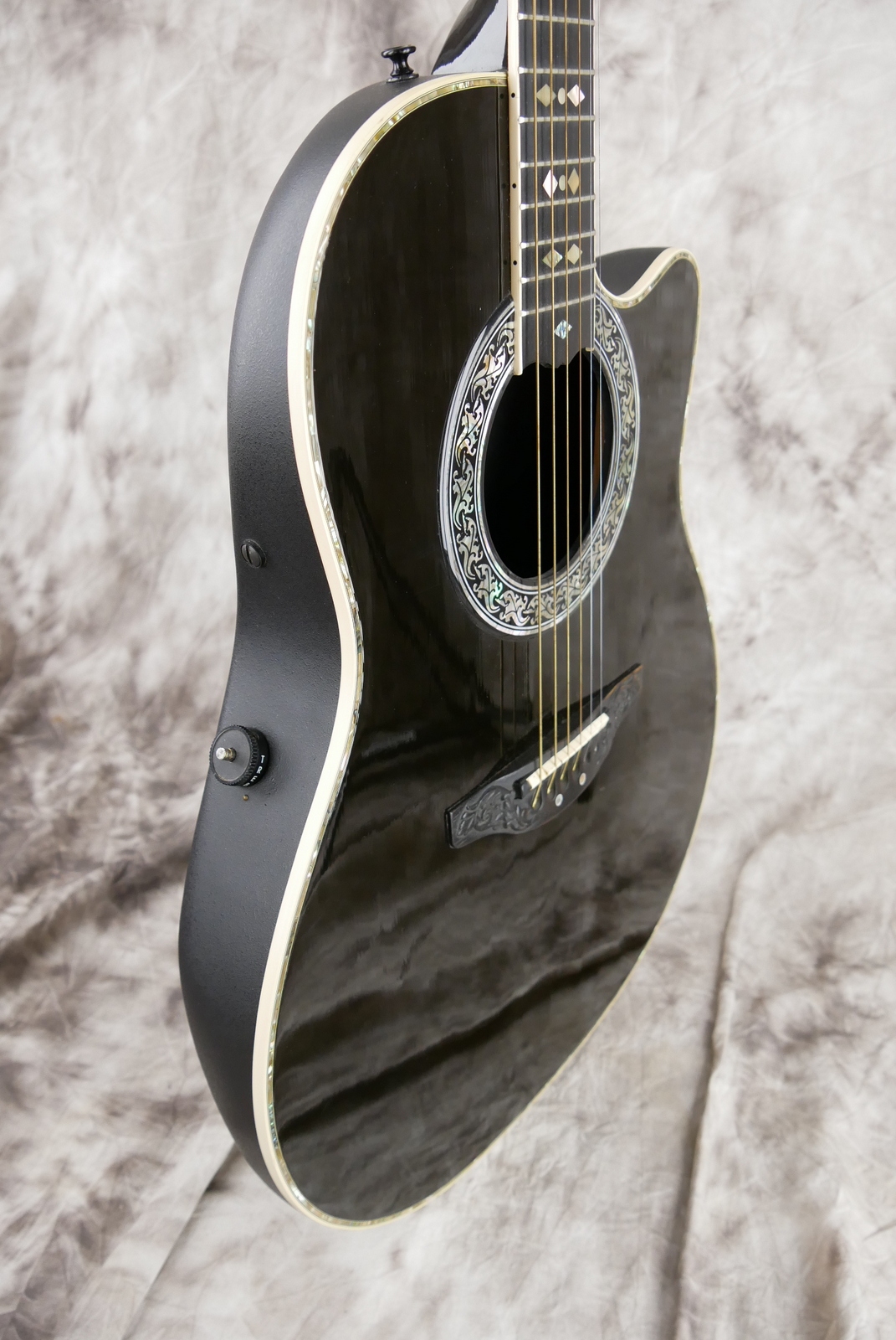 Ovation_1569_Cusom_Legend_USA_black_1986-006.JPG