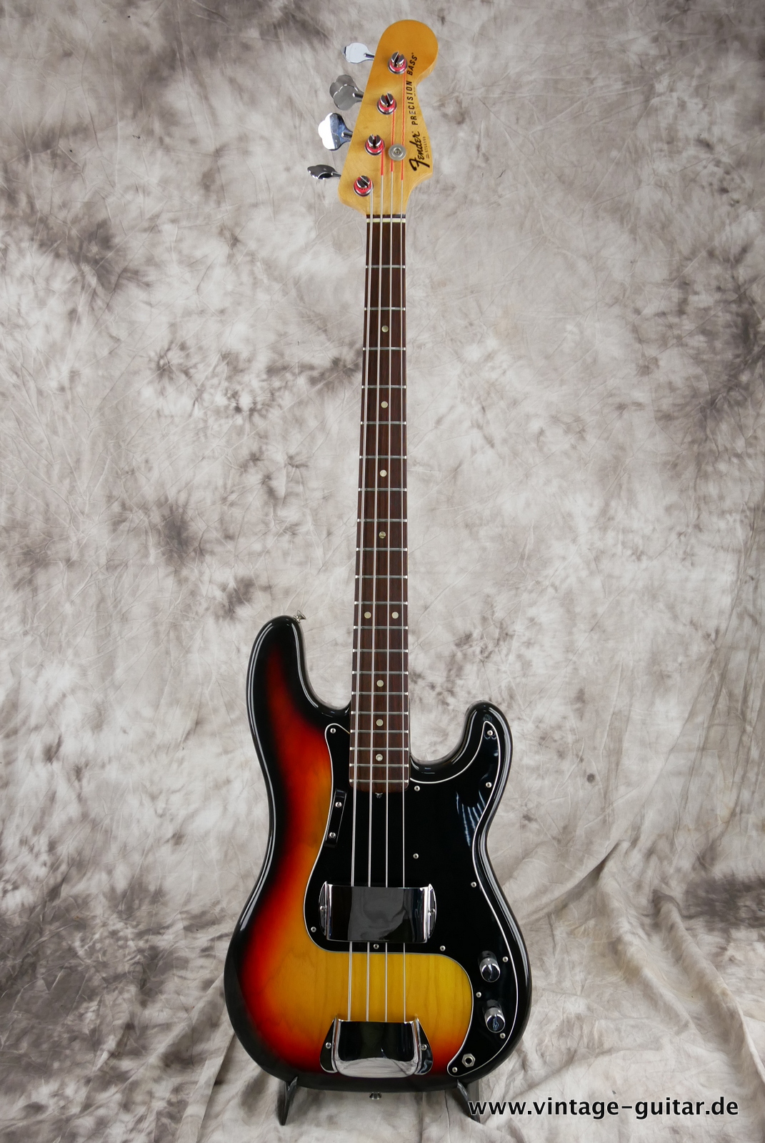 Fender-Precision-1977-sunburst-001.JPG