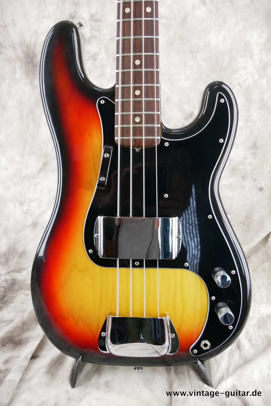 Fender-Precision-1977-sunburst-007.JPG
