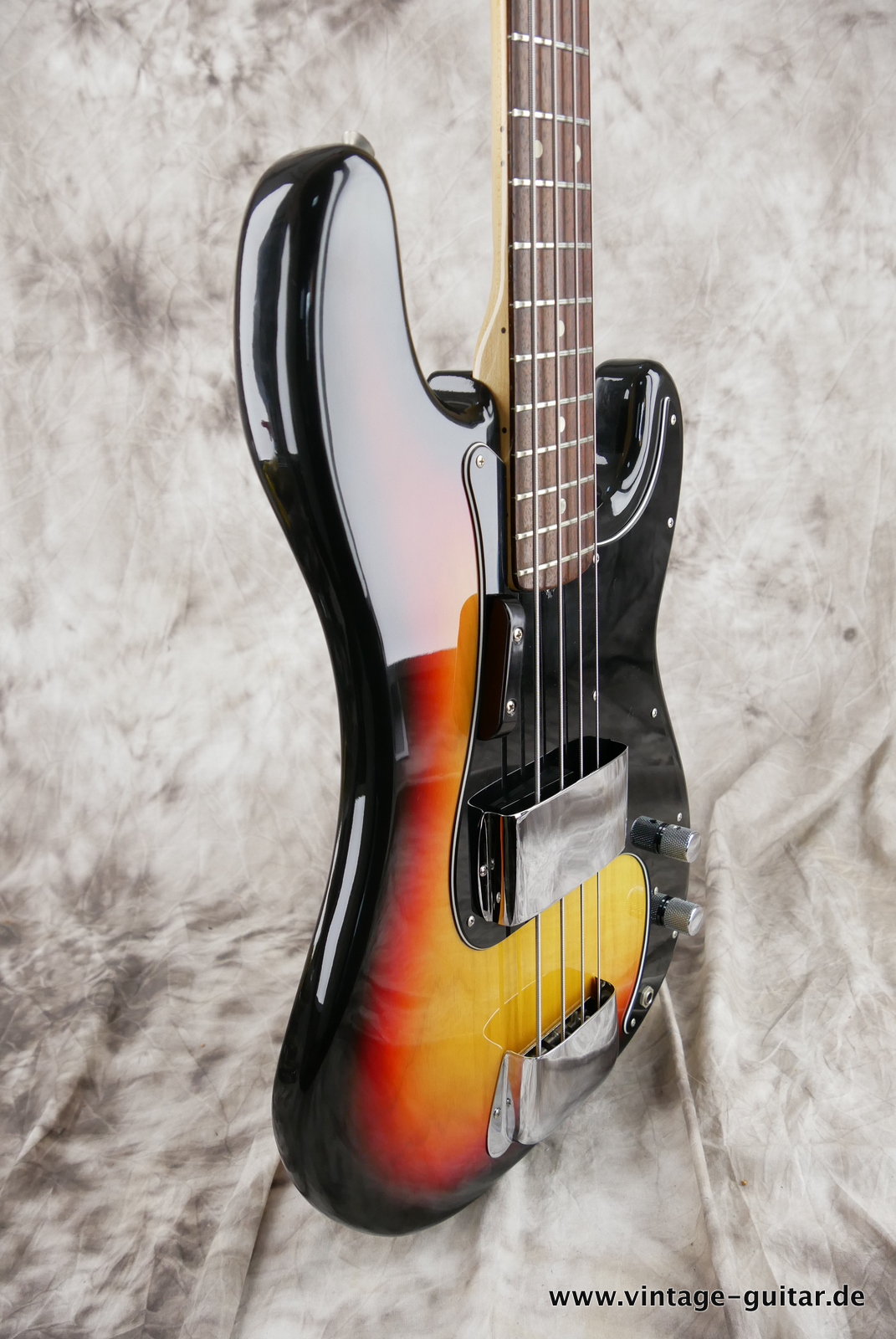 Fender-Precision-1977-sunburst-009.JPG