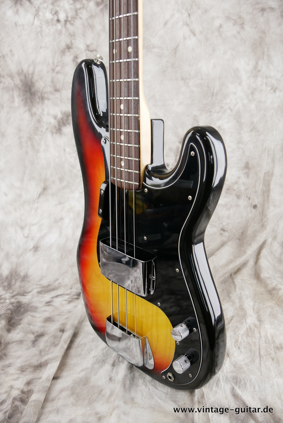 Fender-Precision-1977-sunburst-010.JPG