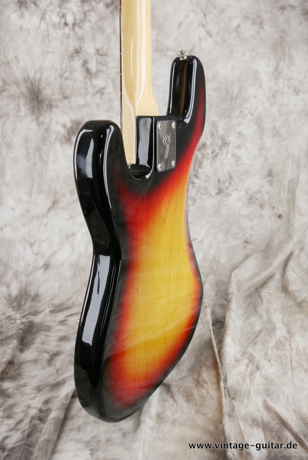 Fender-Precision-1977-sunburst-011.JPG