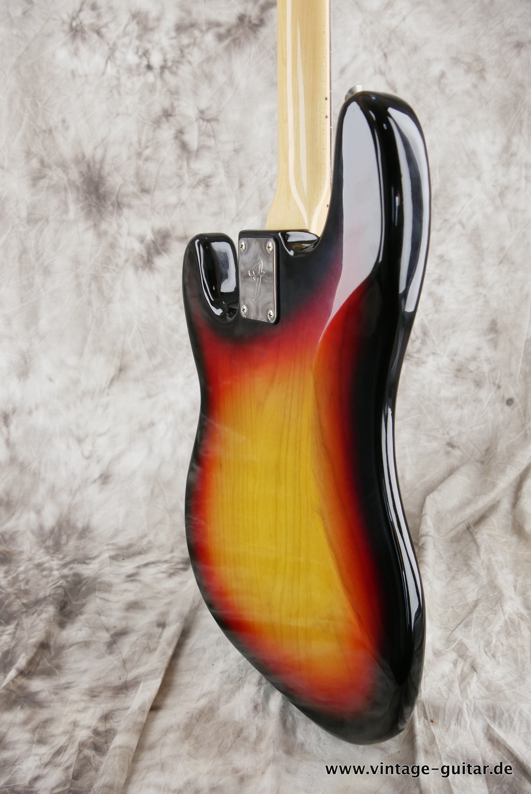 Fender-Precision-1977-sunburst-012.JPG