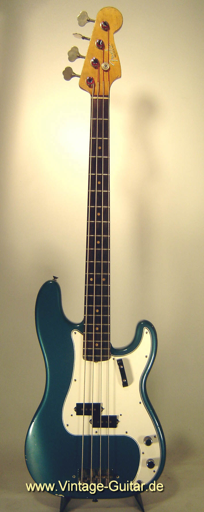 Fender-Precision_LPB_1966-1.jpg