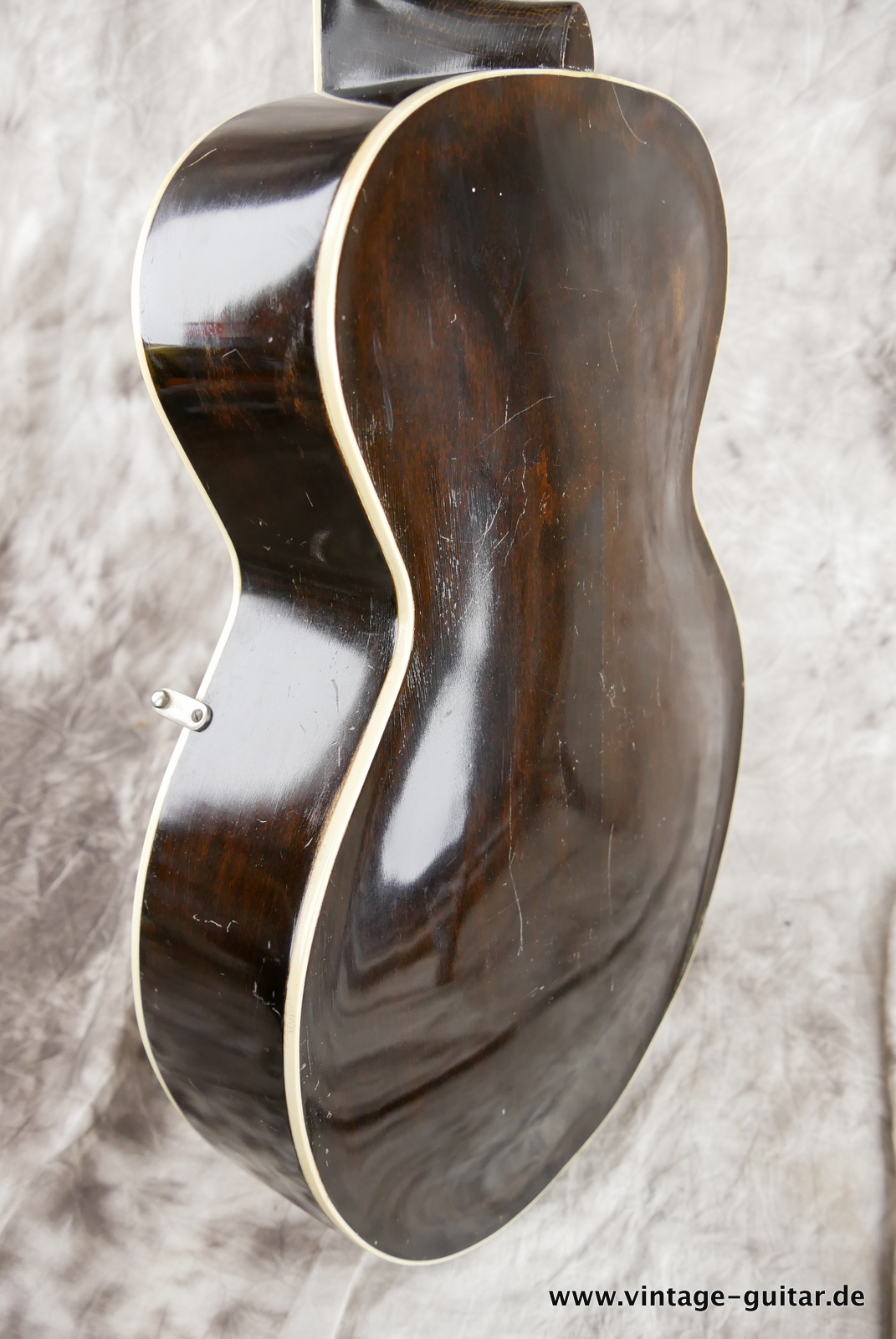 Gibson_L_3_135inch_round_soundhole_sunburst_1930-007.JPG