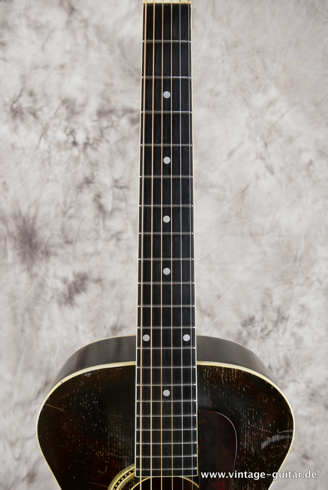 Gibson_L_3_135inch_round_soundhole_sunburst_1930-011.JPG