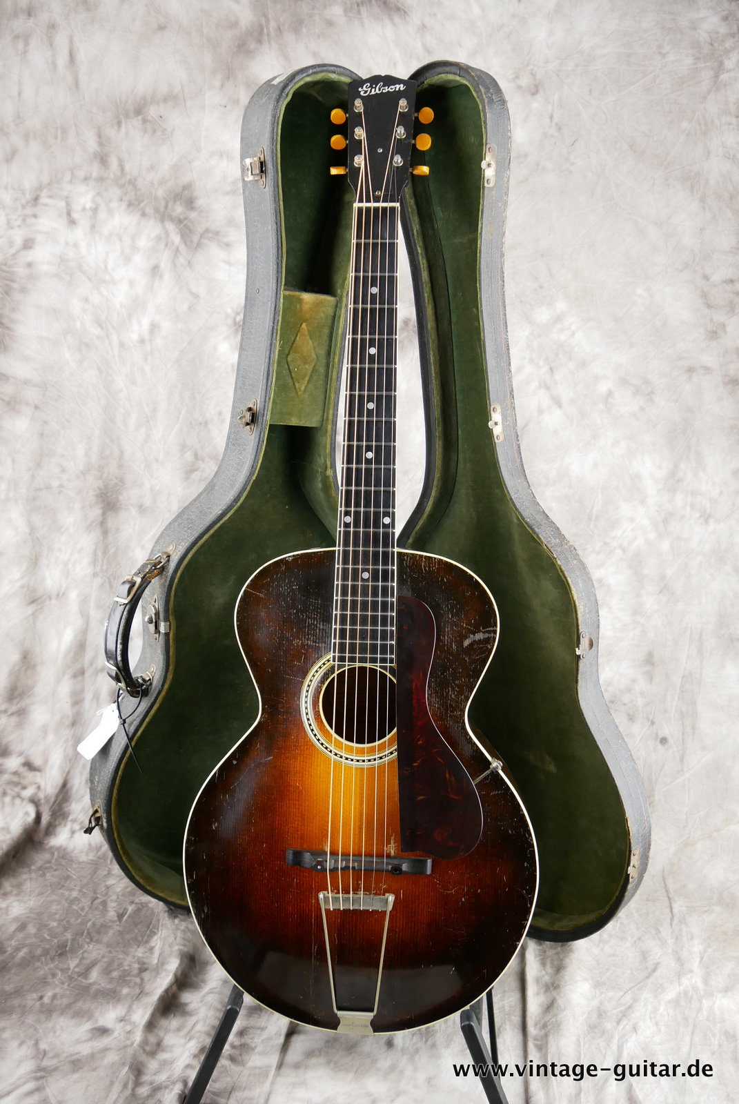 Gibson_L_3_135inch_round_soundhole_sunburst_1930-025.JPG