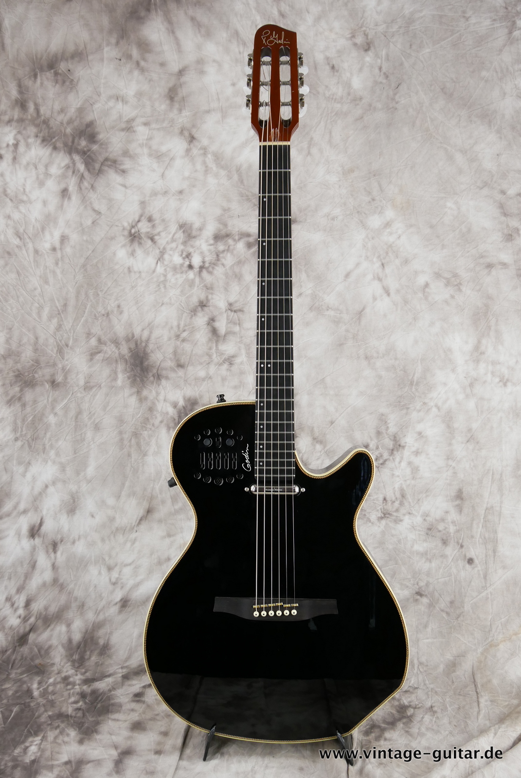 Godin_Multiac_Spectrum_SA_Canada_black_2014-001.JPG