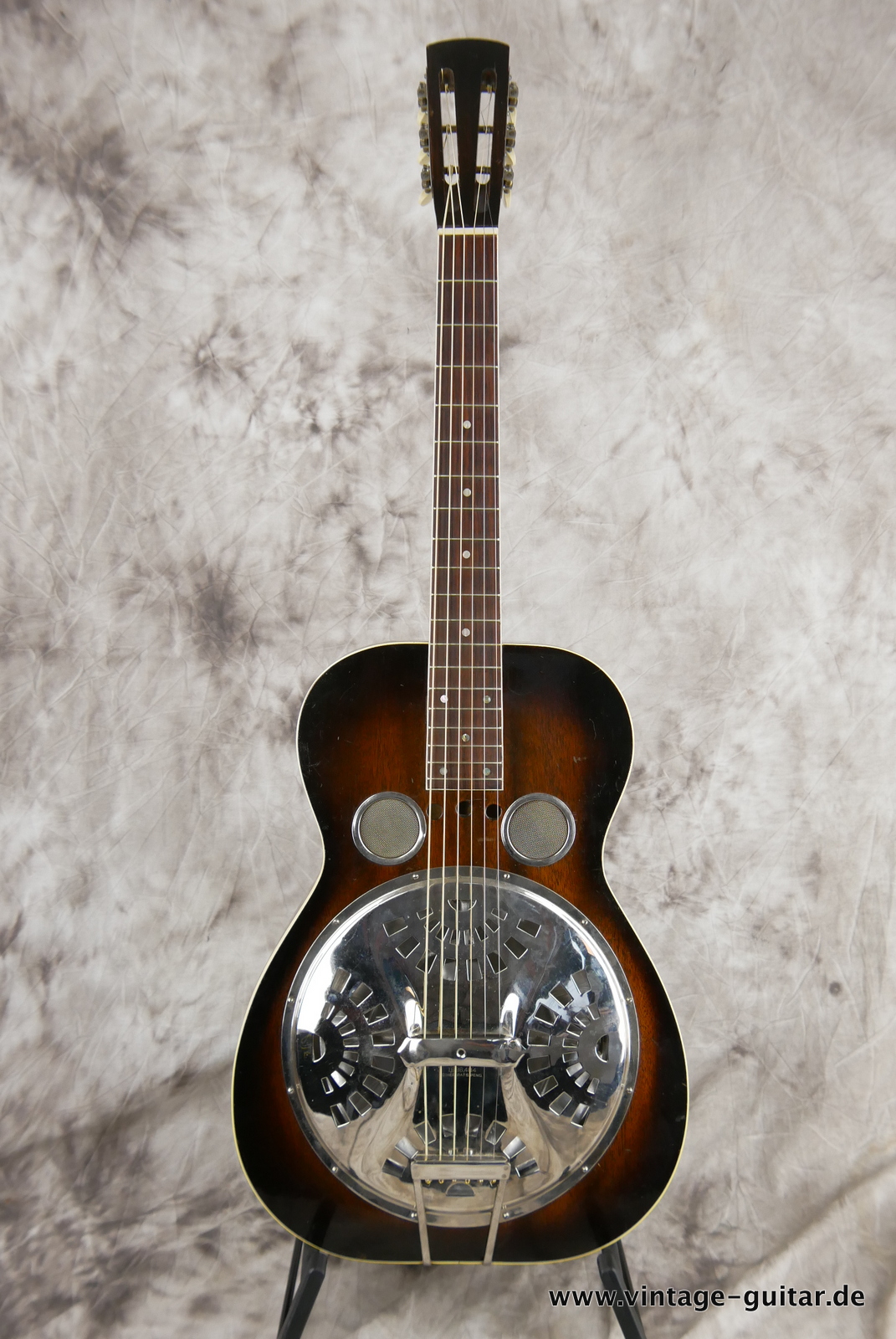 Regal_45_46_round_neck_USA_sunburst_1935-001.JPG