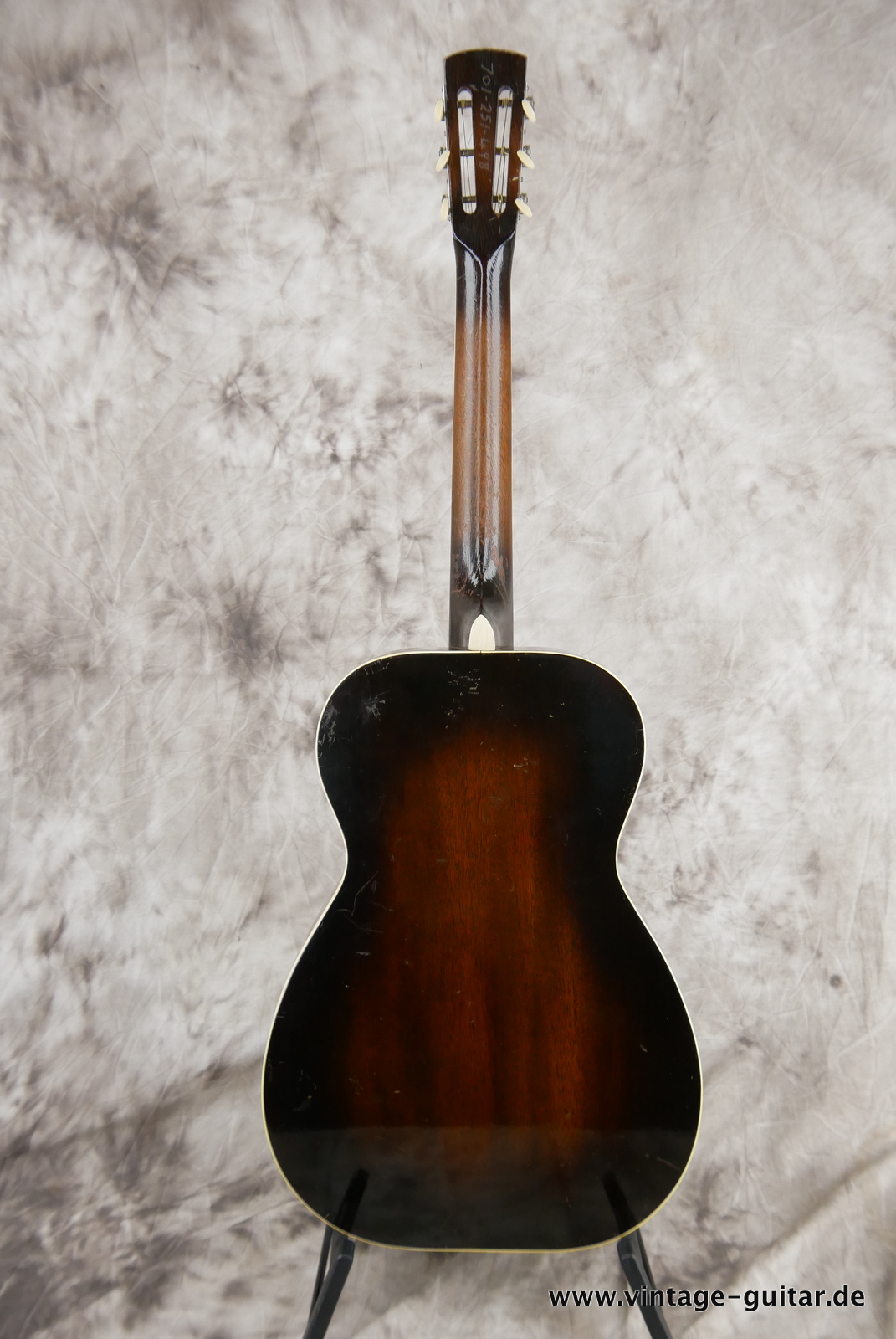 img/vintage/5432/Regal_45_46_round_neck_USA_sunburst_1935-002.JPG