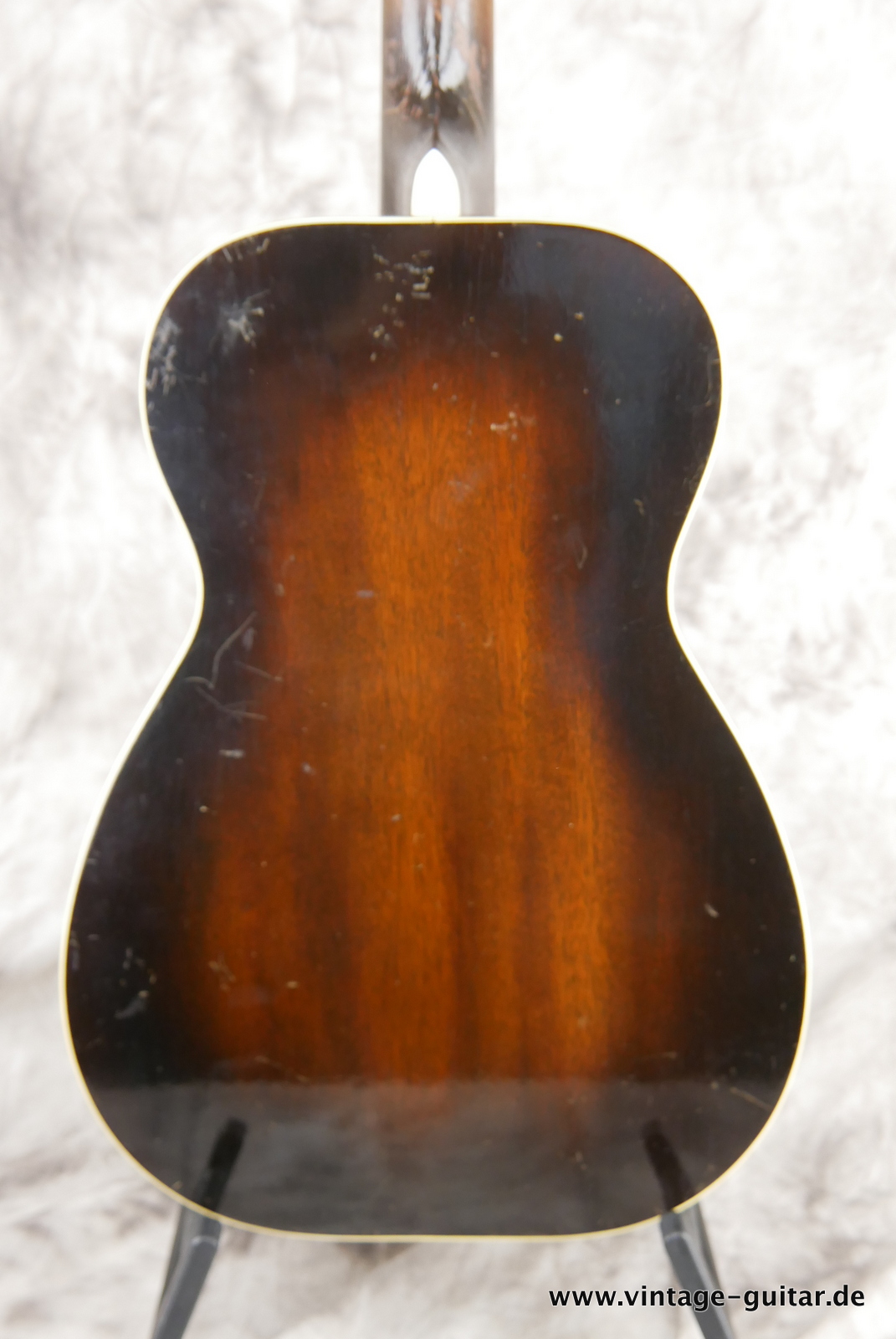 Regal_45_46_round_neck_USA_sunburst_1935-004.JPG