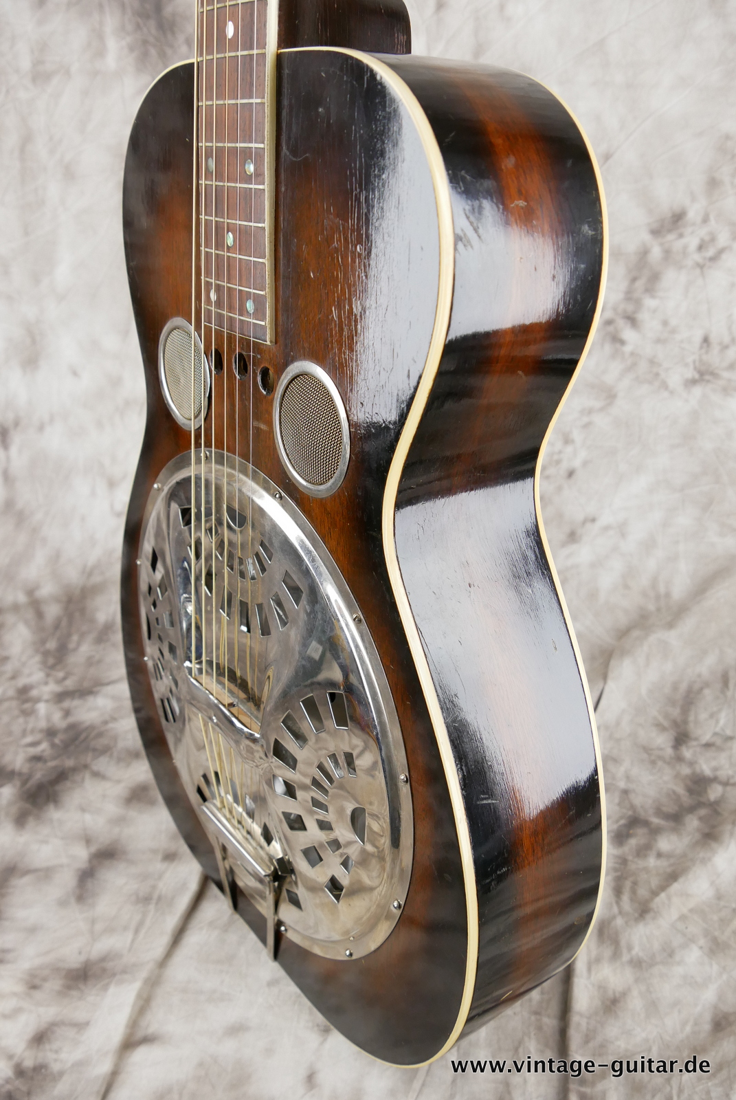 Regal_45_46_round_neck_USA_sunburst_1935-006.JPG