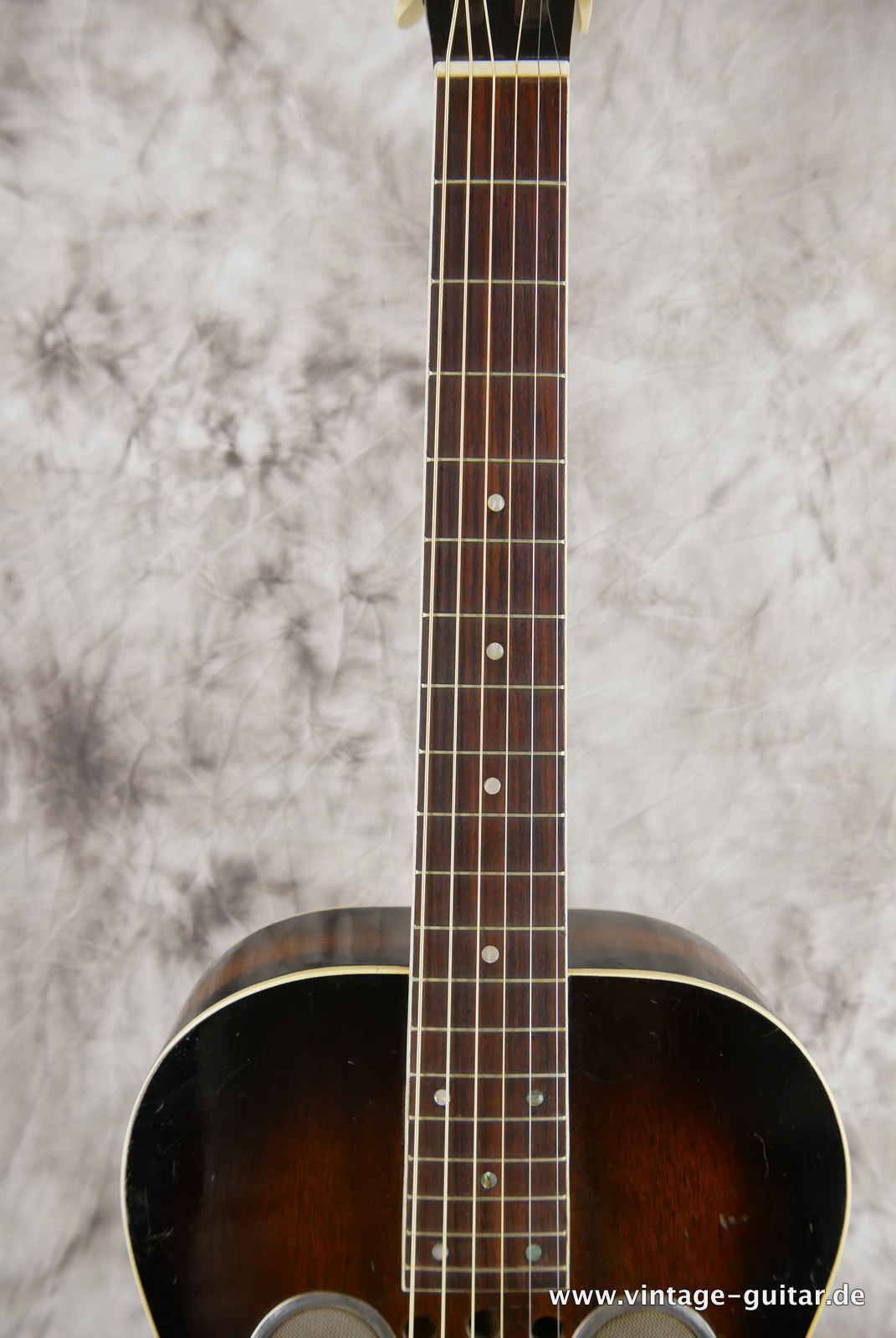 Regal_45_46_round_neck_USA_sunburst_1935-011.JPG