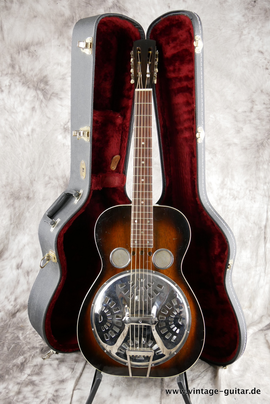 Regal_45_46_round_neck_USA_sunburst_1935-018.JPG