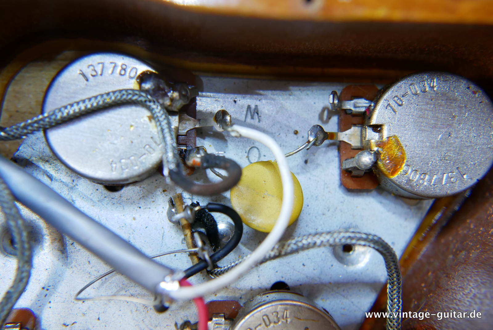 img/vintage/5433/Gibson_Les_Paul_Custom_cherry_sunburst_1978-017.JPG