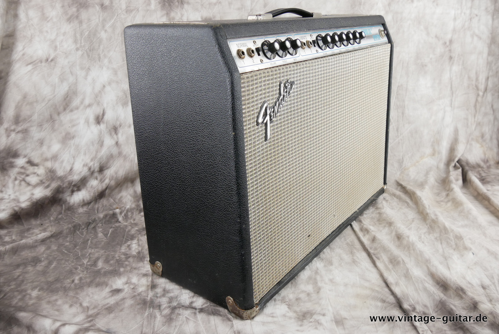 Fender_Vibrolux_Reverb_silverface_1974-003.JPG