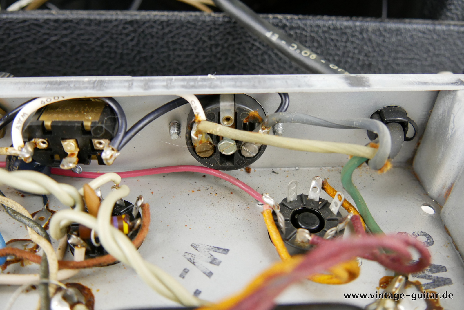 Fender_Vibrolux_Reverb_silverface_1974-025.JPG