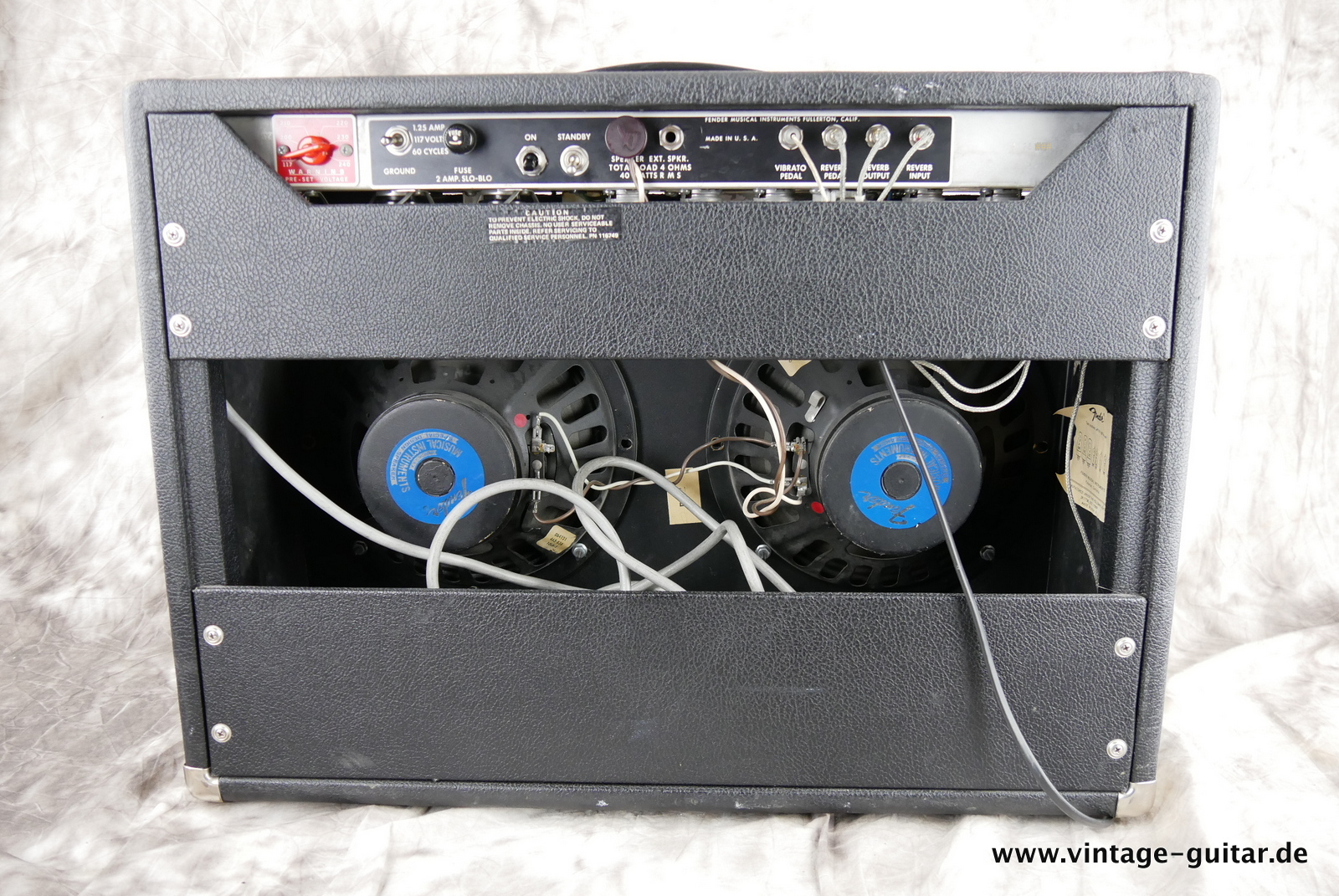 Fender_Vibrolux_Reverb_silverface_1974-002.JPG