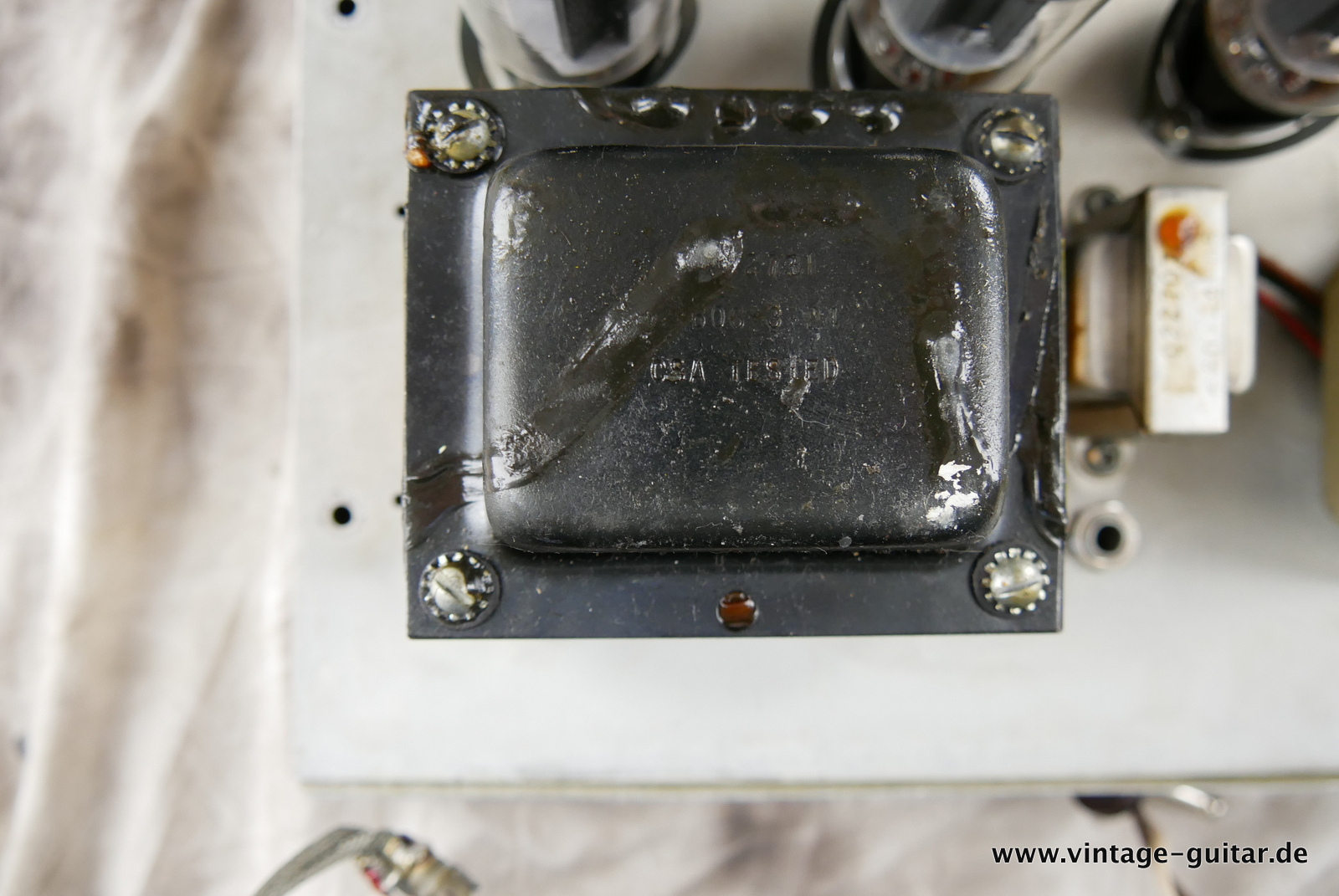 Fender_Vibrolux_Reverb_silverface_1974-021.JPG