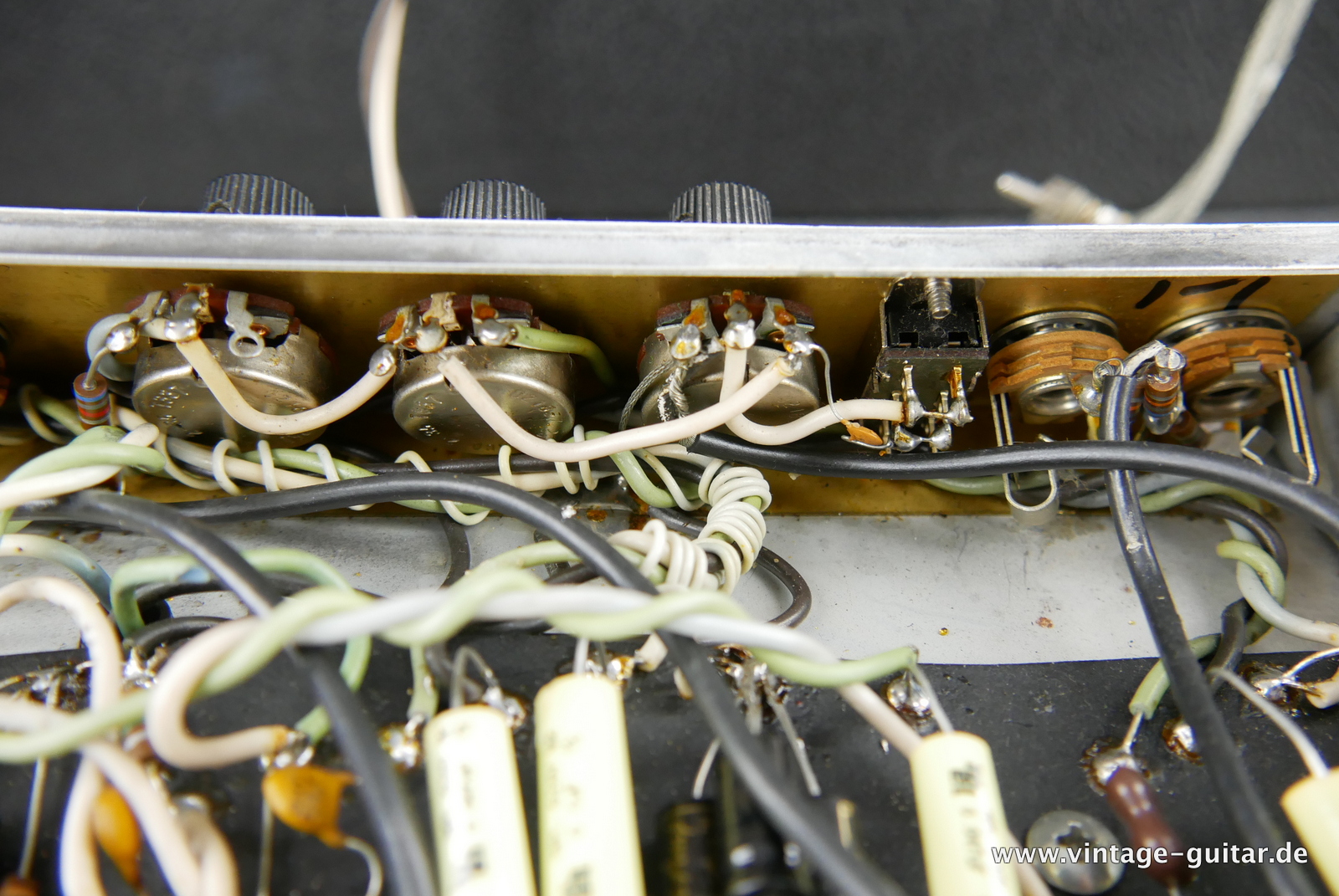 Fender_Vibrolux_Reverb_silverface_1974-029.JPG