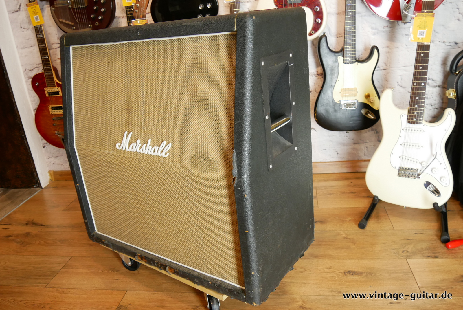 Marshall_1960_A_basketweave_black_1971-004.JPG