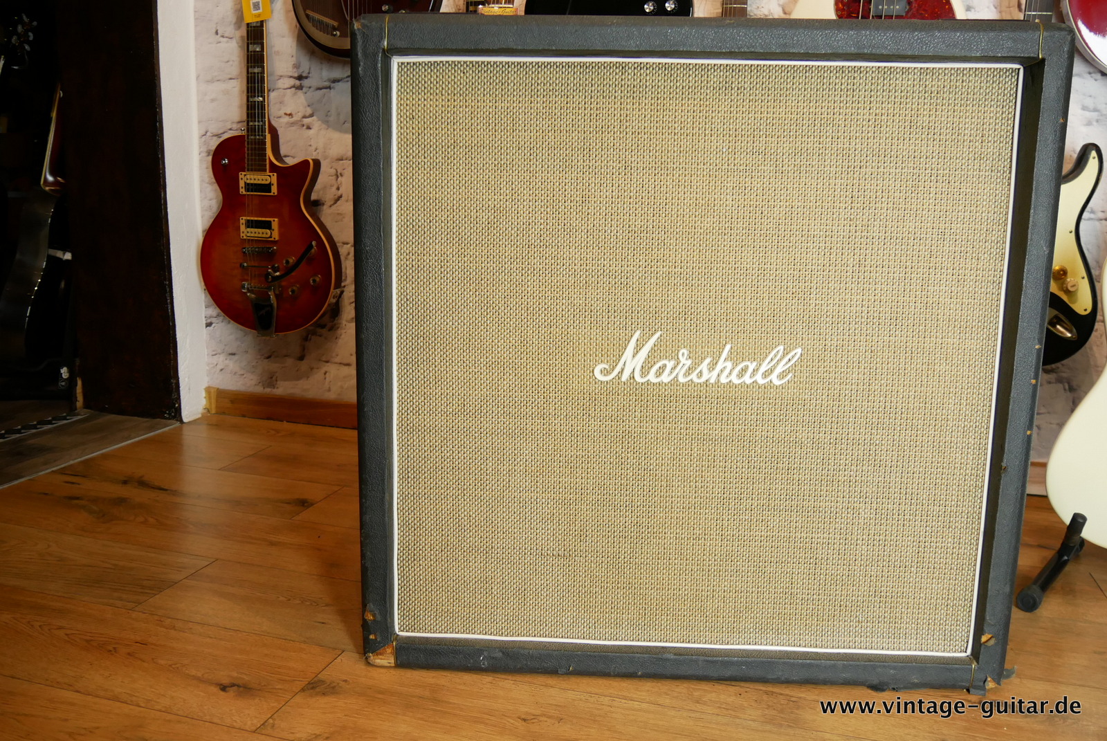 Marshall_1960_B_basketweave_black_1971-001.JPG