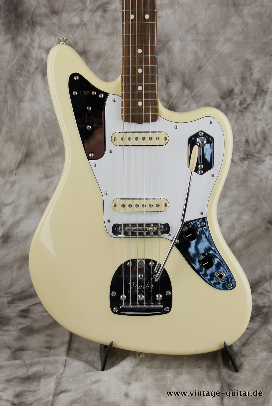 Fender_Jaguar_Johnny_Marr_USA_olympic_white_2019-003.JPG