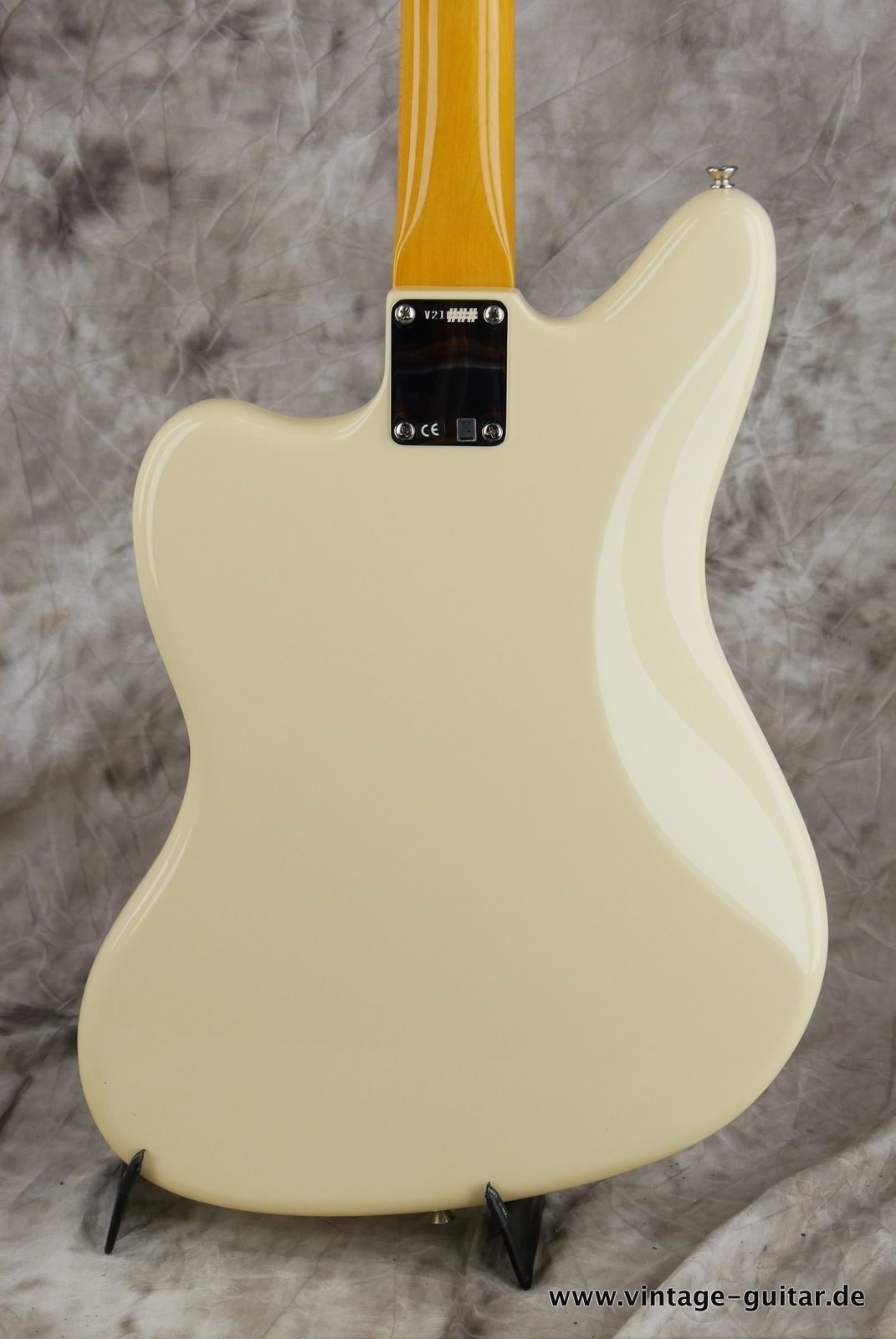 img/vintage/5439/Fender_Jaguar_Johnny_Marr_USA_olympic_white_2019-004.JPG