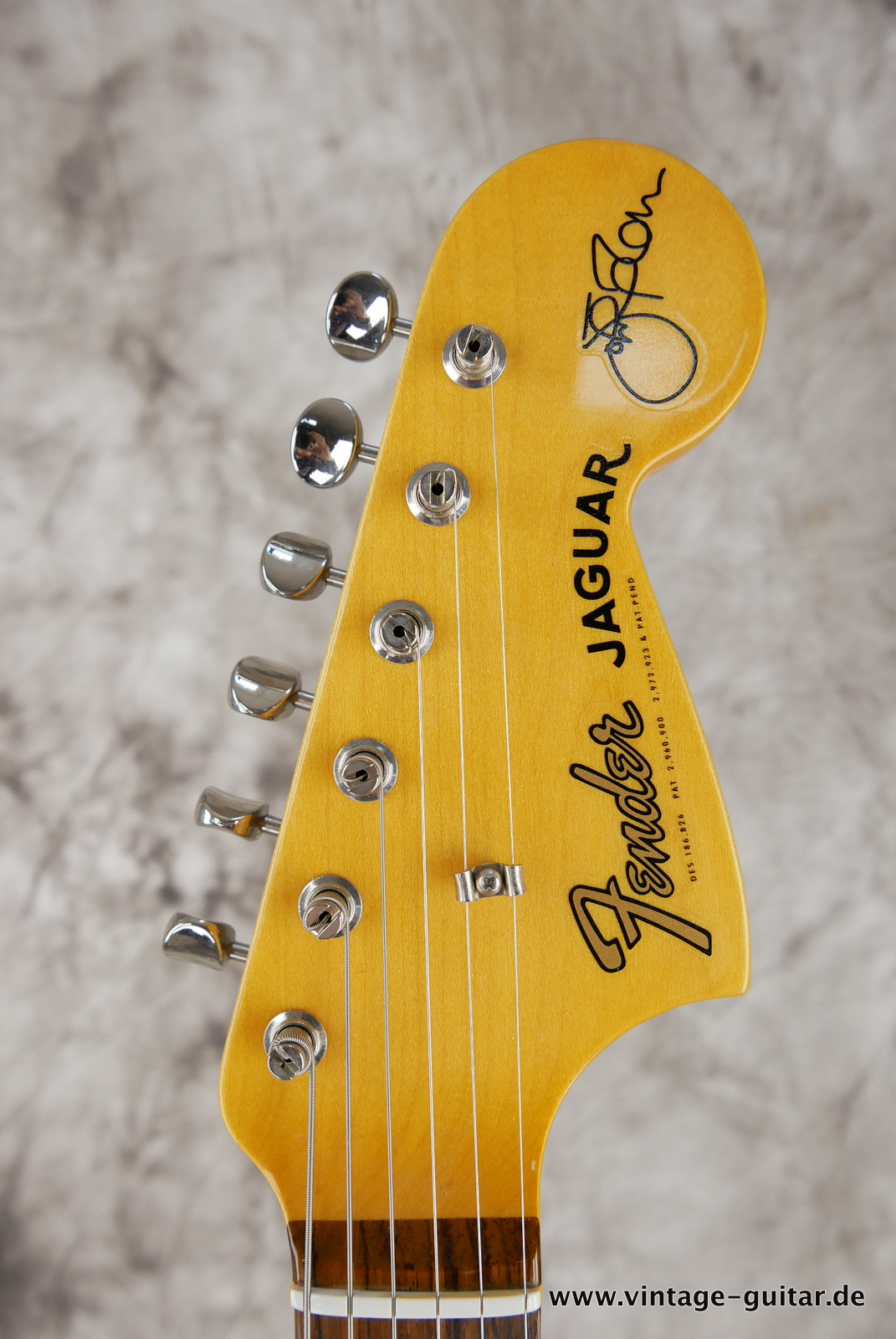 Fender_Jaguar_Johnny_Marr_USA_olympic_white_2019-009.JPG