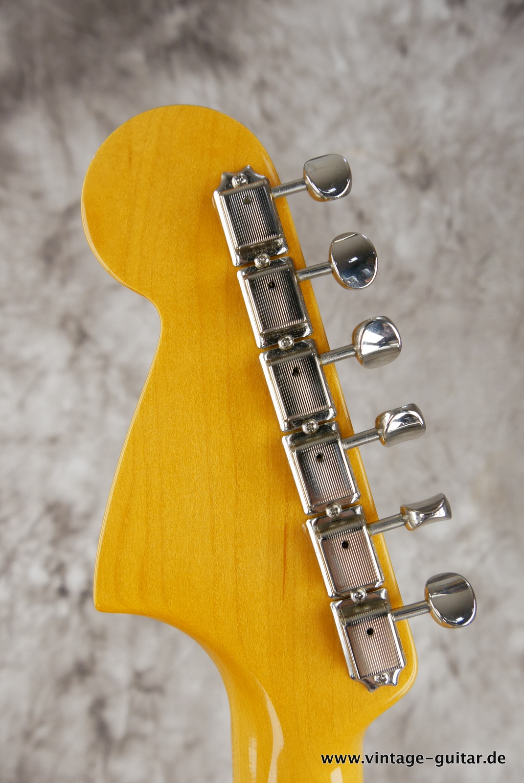 img/vintage/5439/Fender_Jaguar_Johnny_Marr_USA_olympic_white_2019-010.JPG