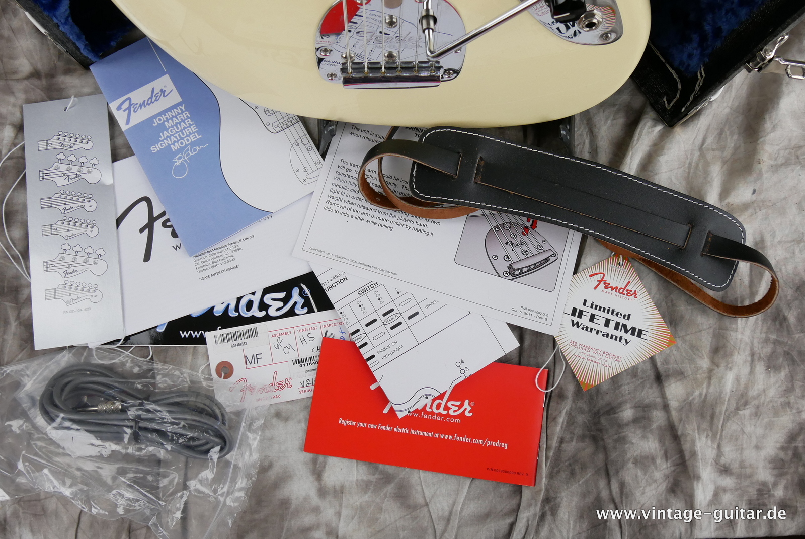 img/vintage/5439/Fender_Jaguar_Johnny_Marr_USA_olympic_white_2019-013.JPG