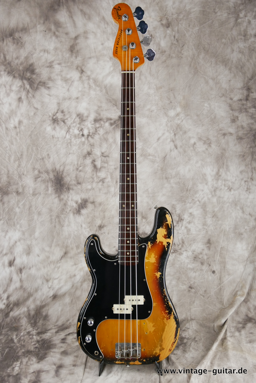 Fender-Precision-Lefthand-1977-sunburst-001.JPG