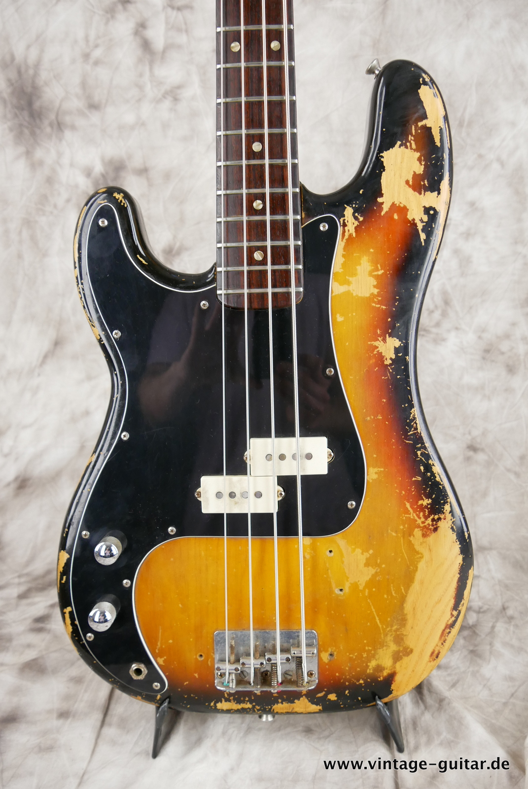 Fender-Precision-Lefthand-1977-sunburst-007.JPG