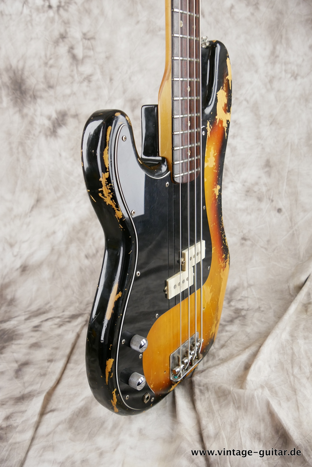 Fender-Precision-Lefthand-1977-sunburst-009.JPG